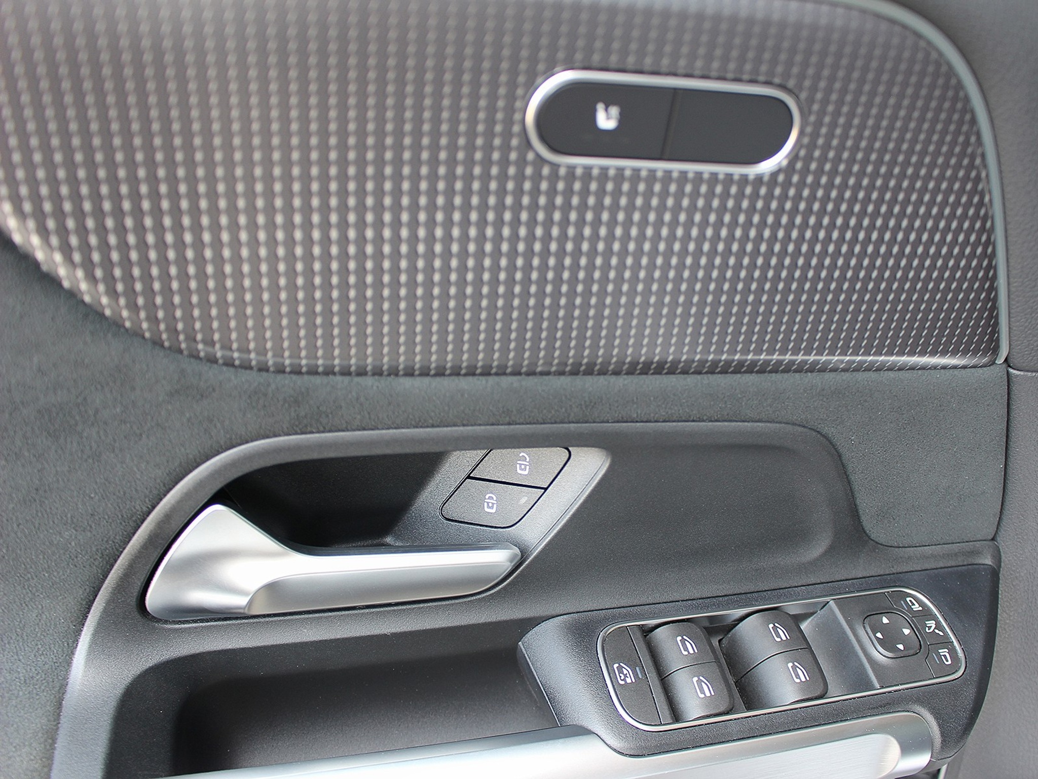 listing desktop thumbnail image 10