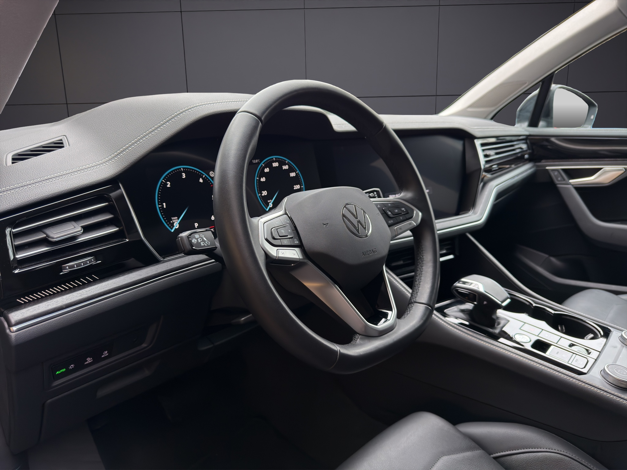 listing desktop thumbnail image 7