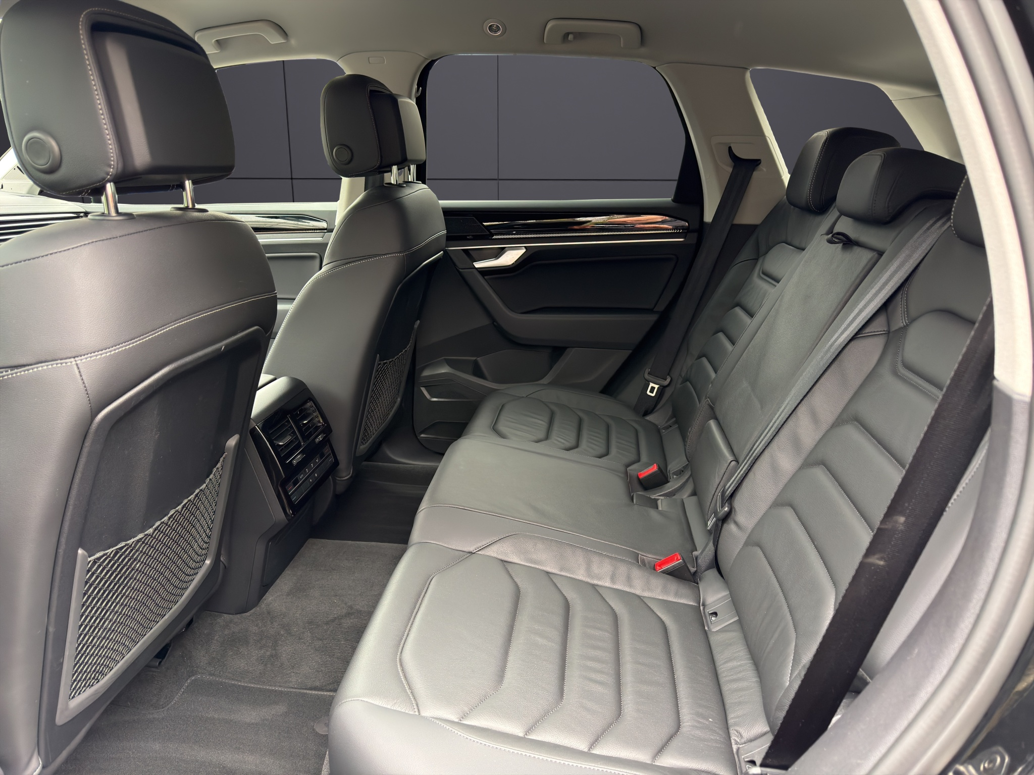 listing desktop thumbnail image 9