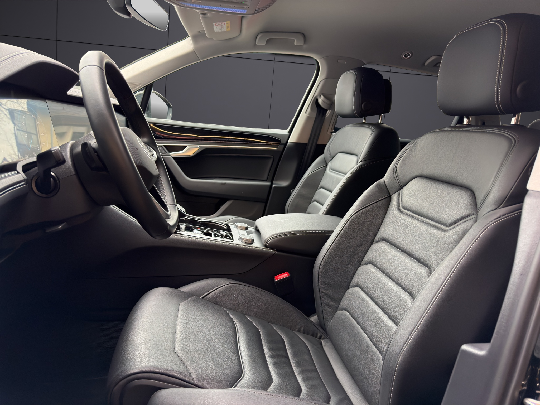 listing desktop thumbnail image 8