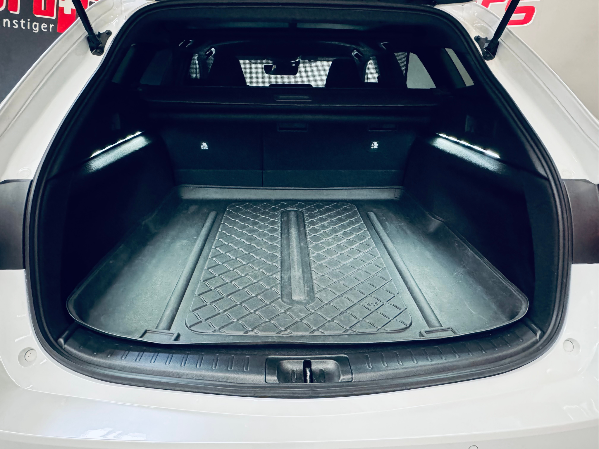 listing desktop thumbnail image 10