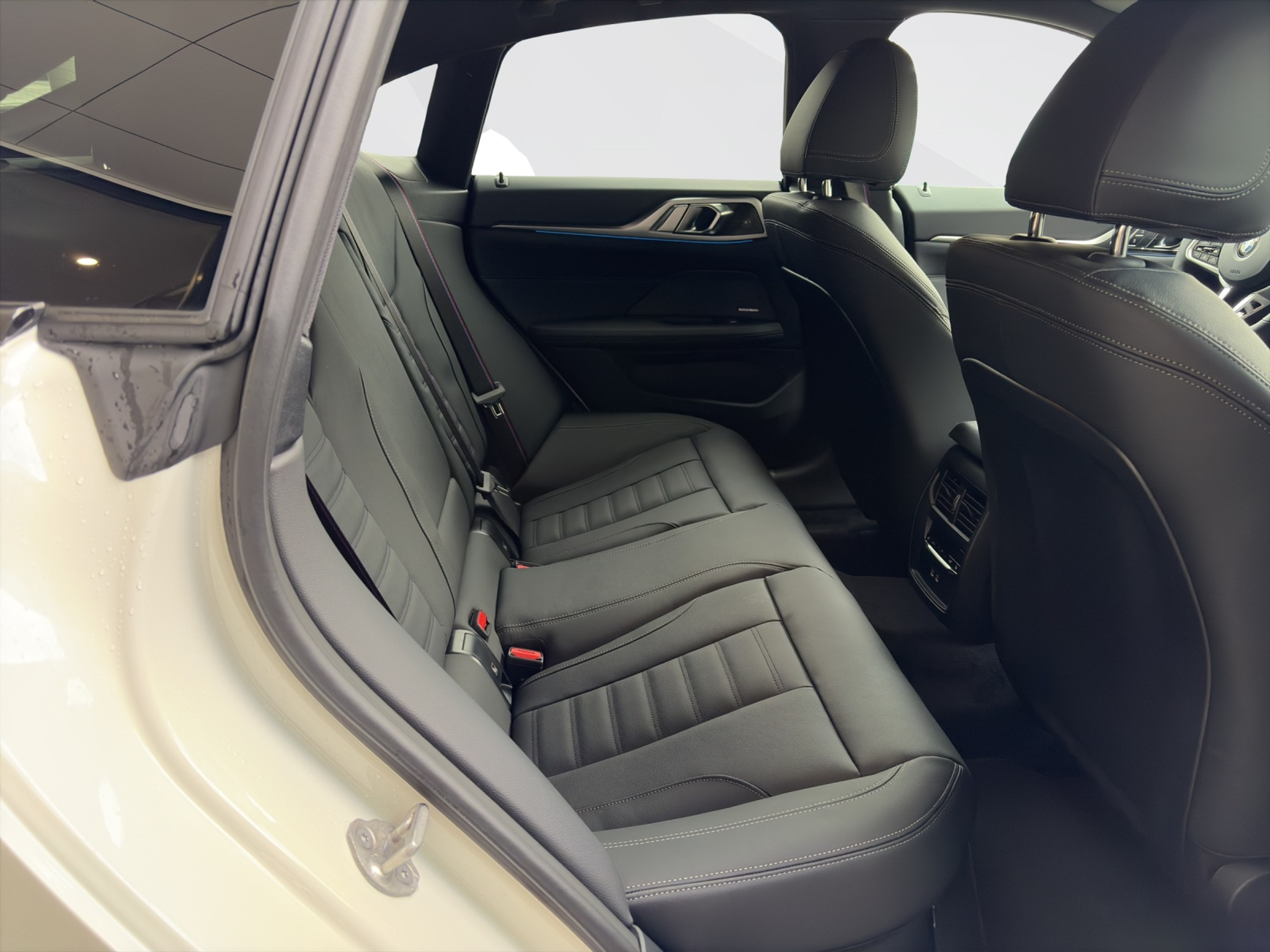 listing desktop thumbnail image 17