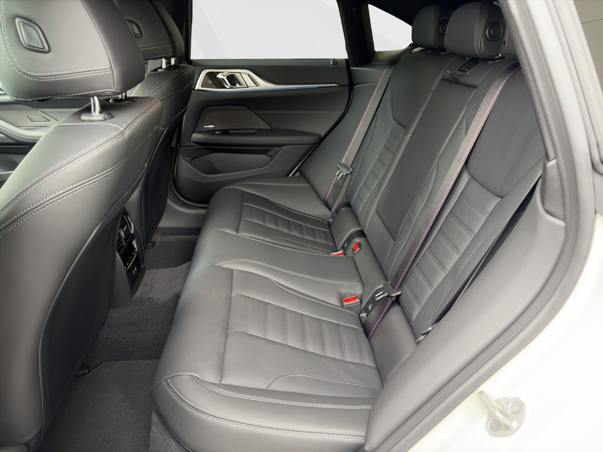 listing desktop thumbnail image 16