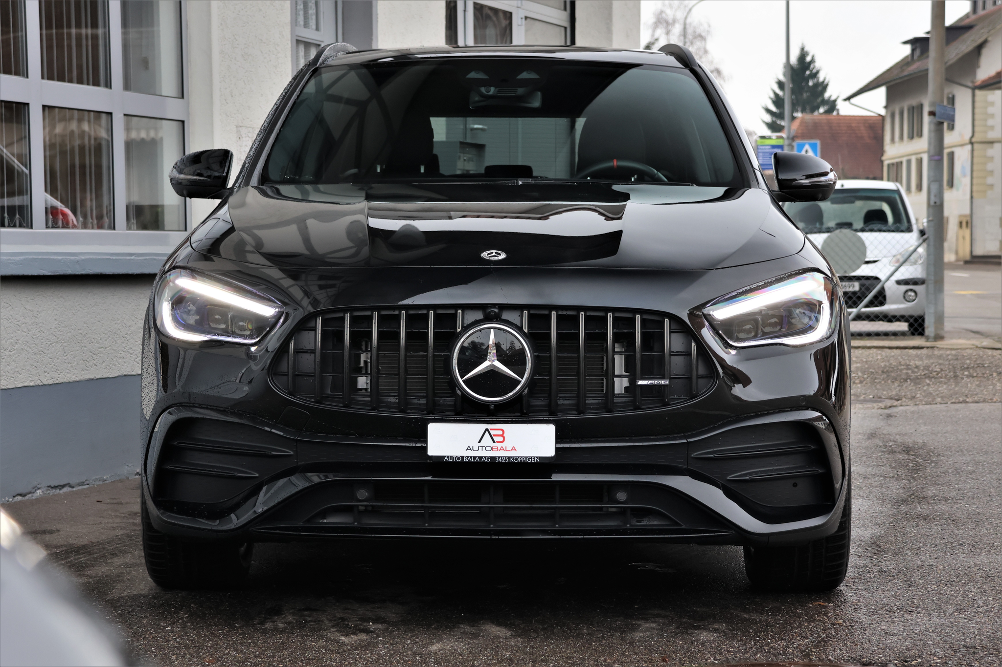 listing desktop thumbnail image 1