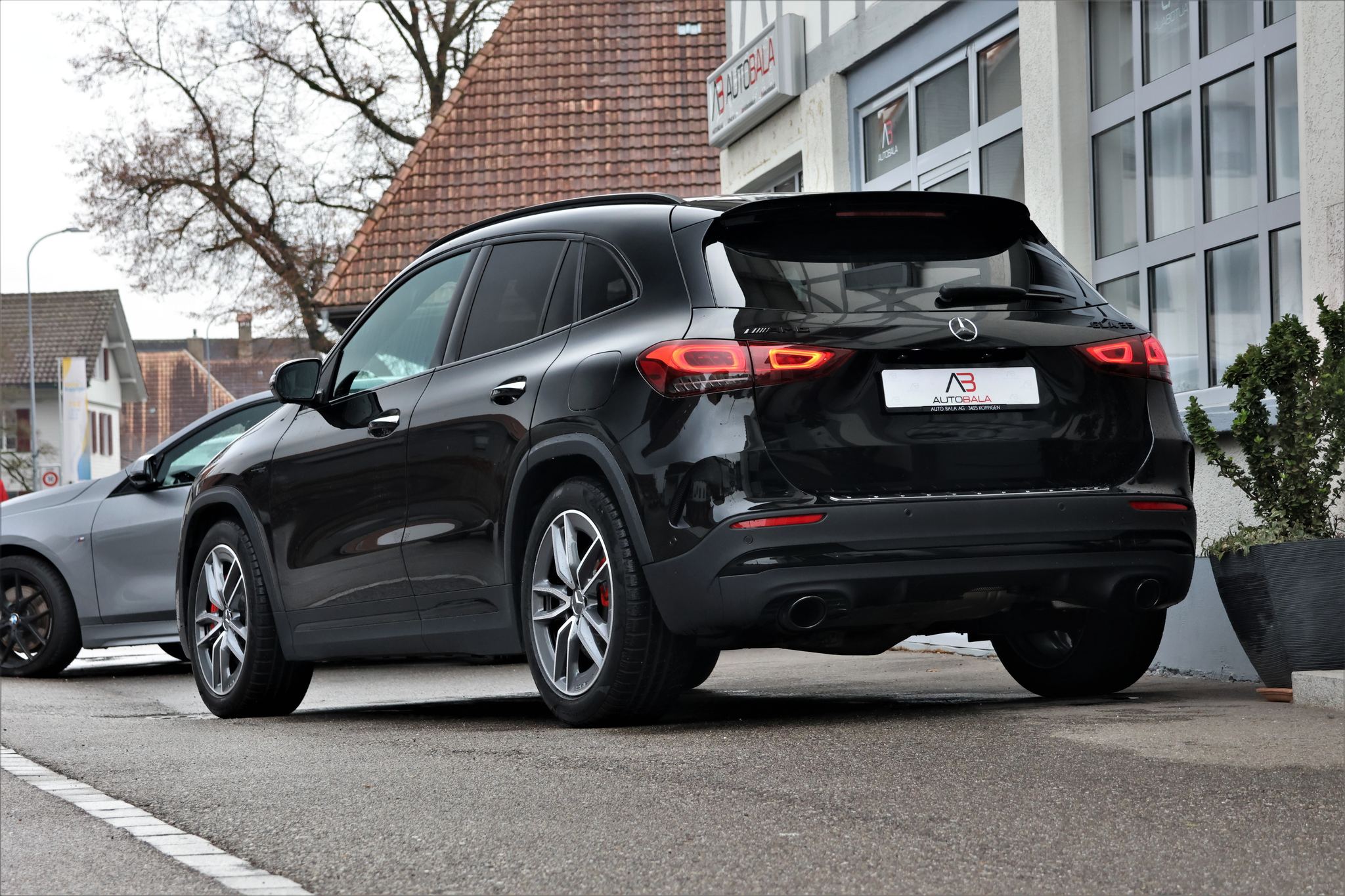 listing desktop thumbnail image 2