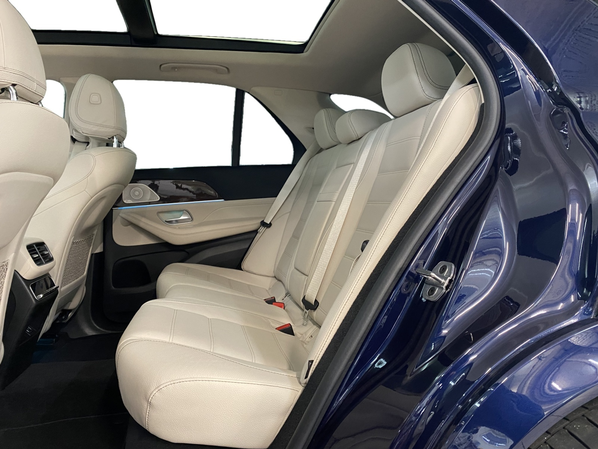 listing desktop thumbnail image 7