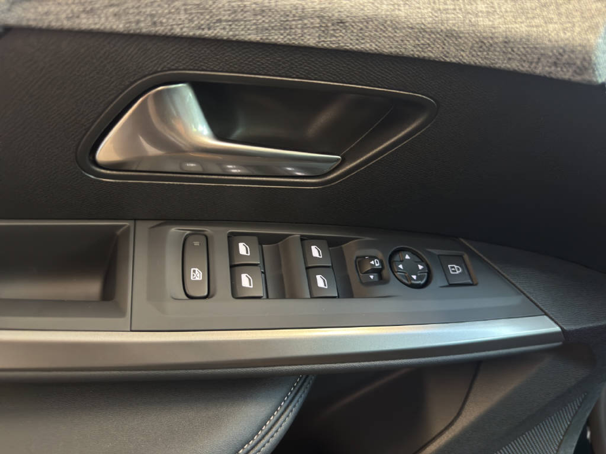 listing desktop thumbnail image 11