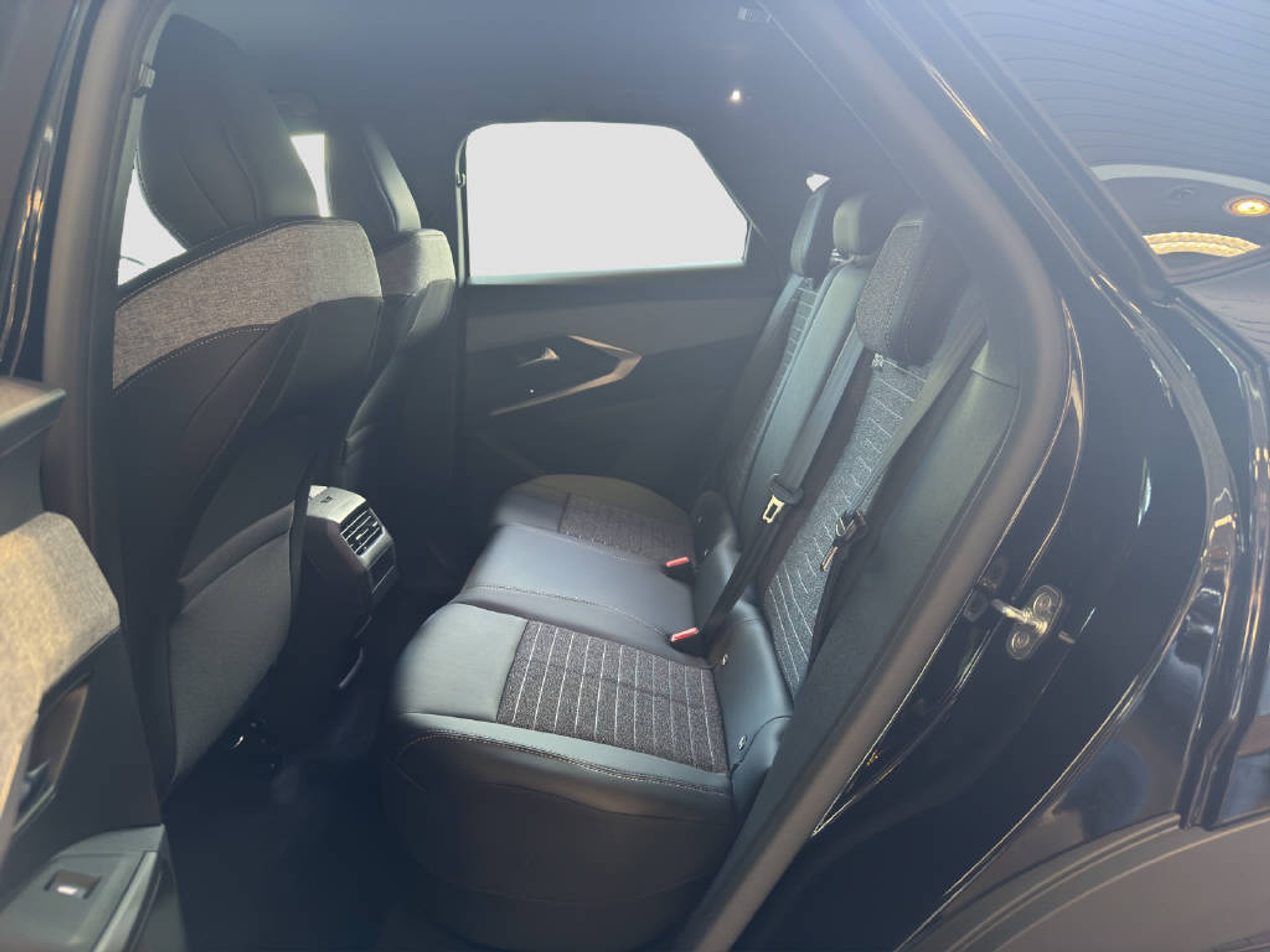 listing desktop thumbnail image 12