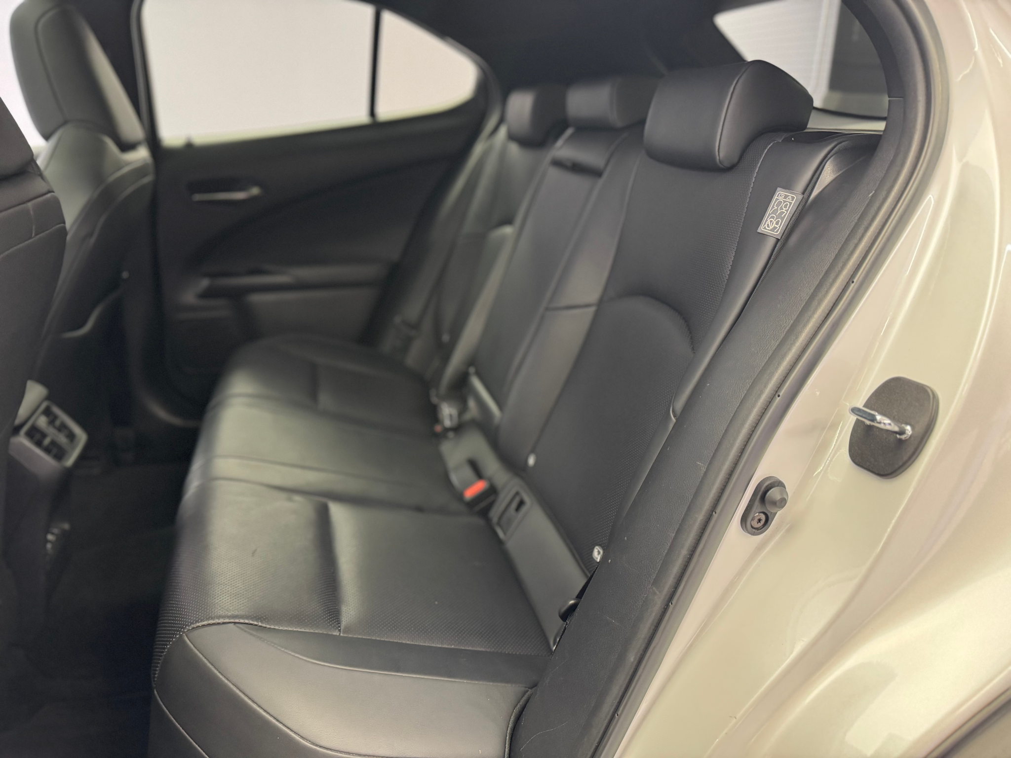 listing desktop thumbnail image 9