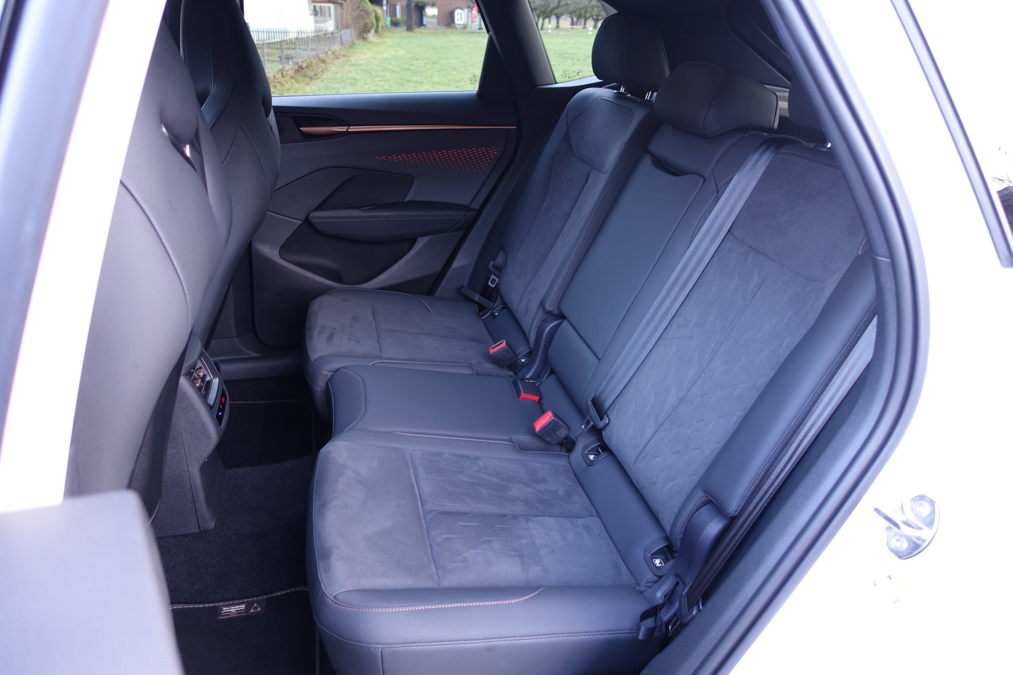 listing desktop thumbnail image 17