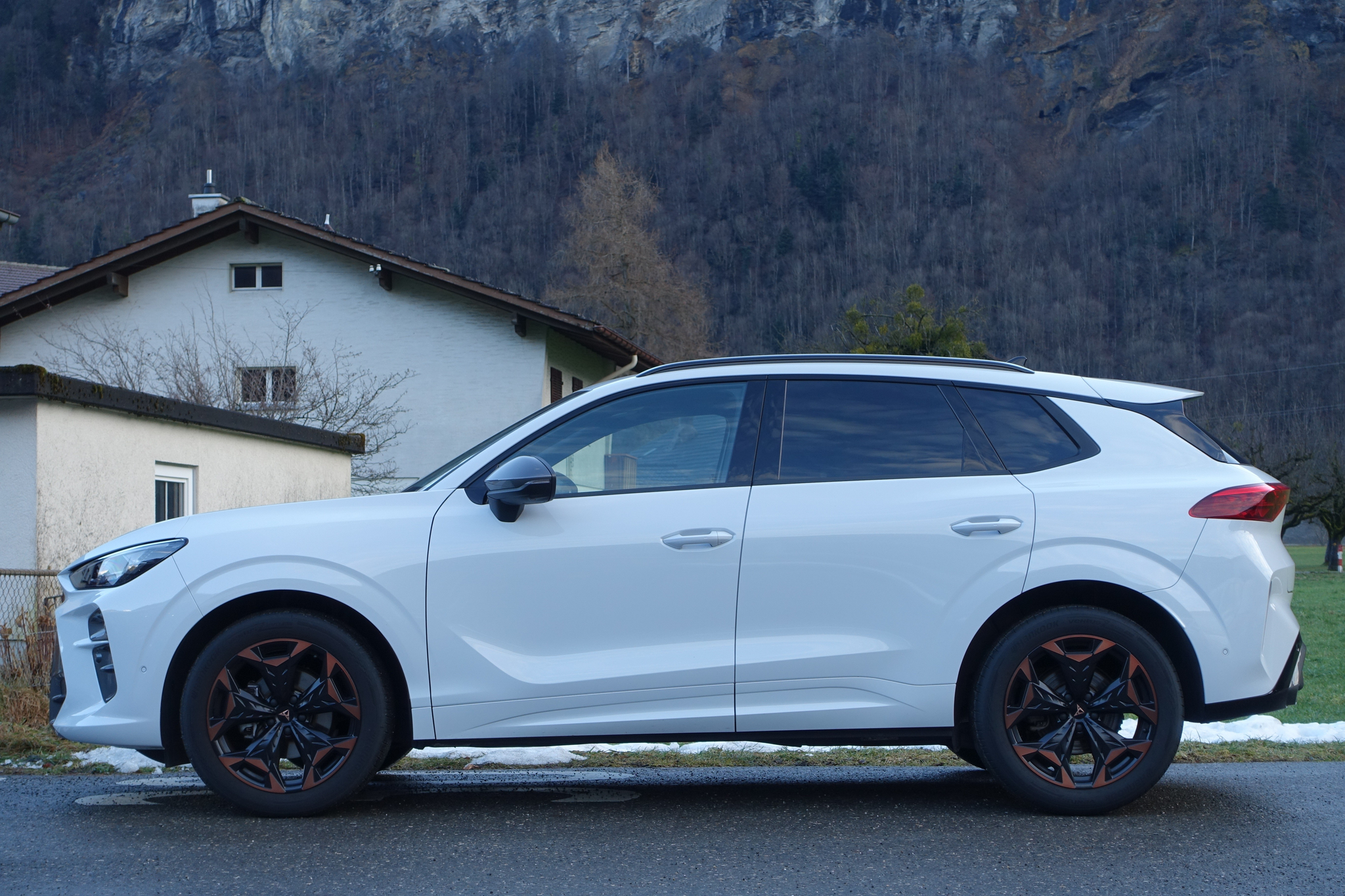 listing desktop thumbnail image 3