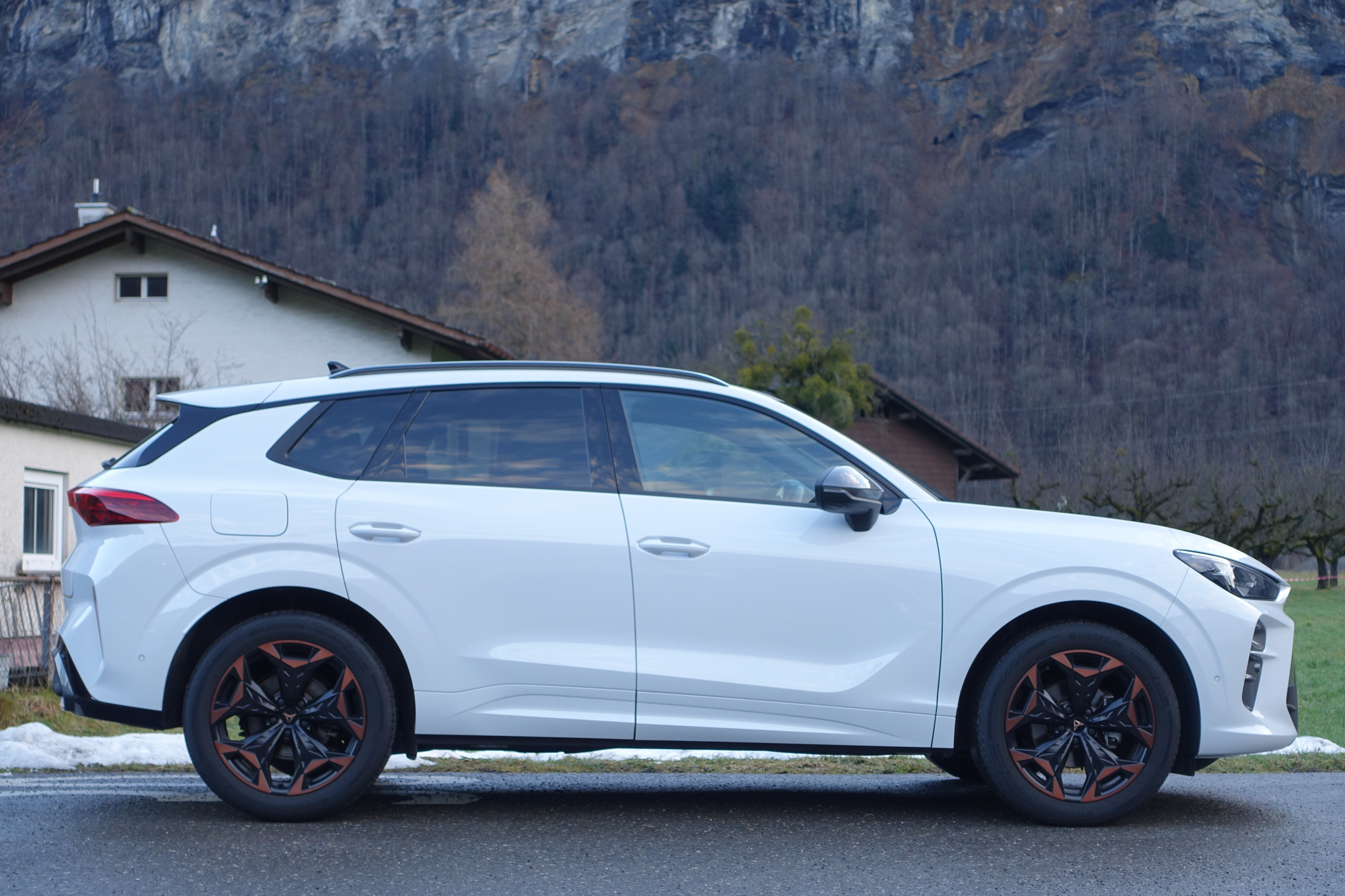 listing desktop thumbnail image 4