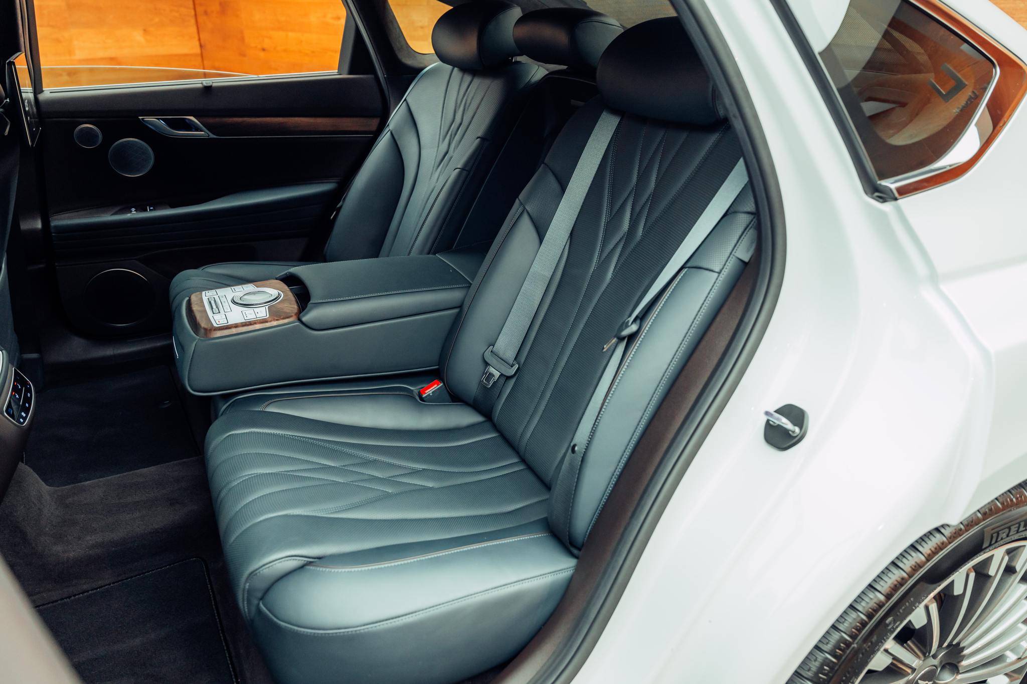 listing desktop thumbnail image 6