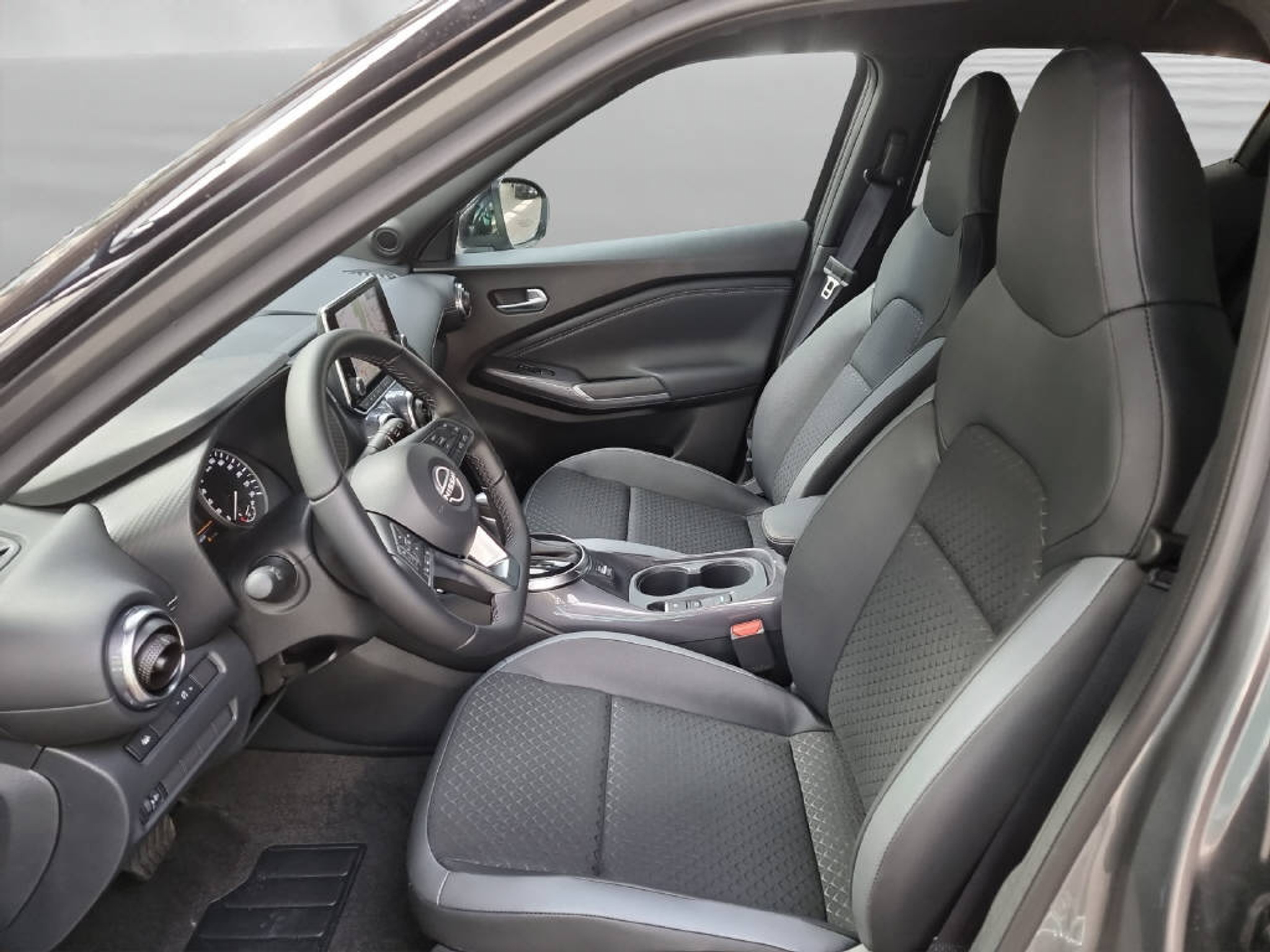 listing desktop thumbnail image 3