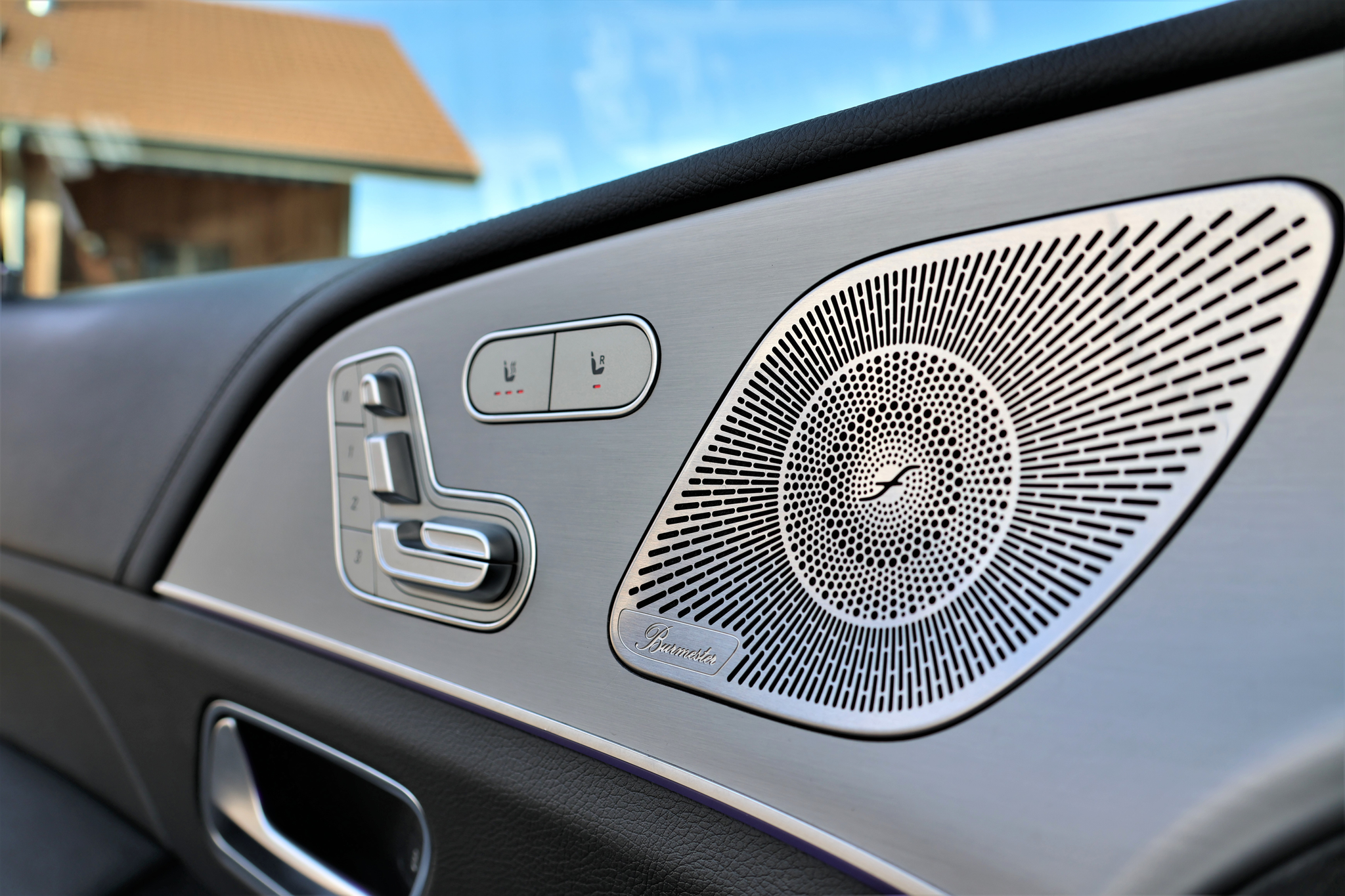 listing desktop thumbnail image 19