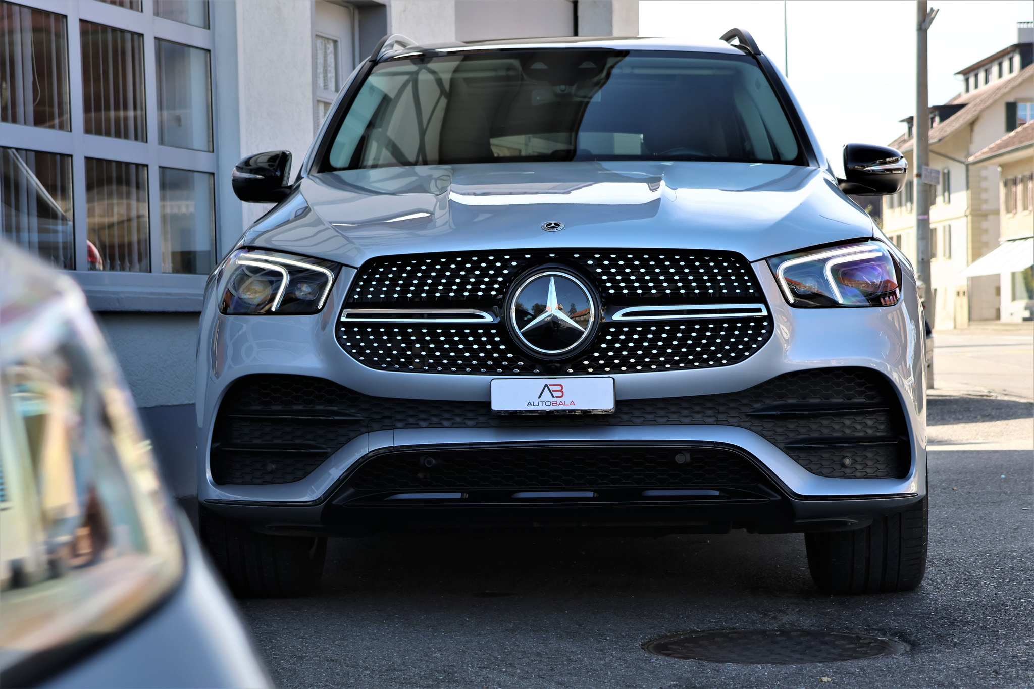 listing desktop thumbnail image 1