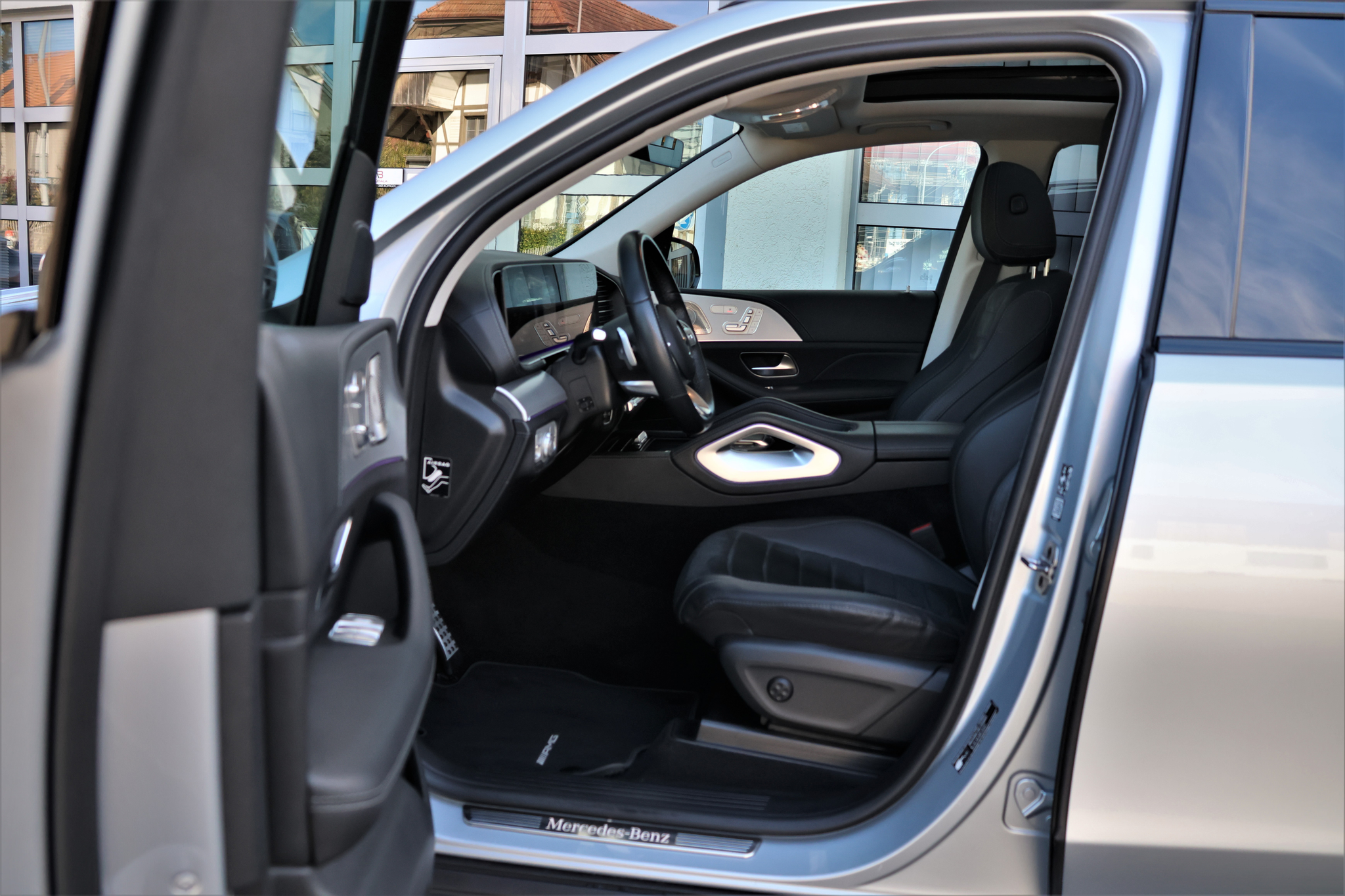 listing desktop thumbnail image 8