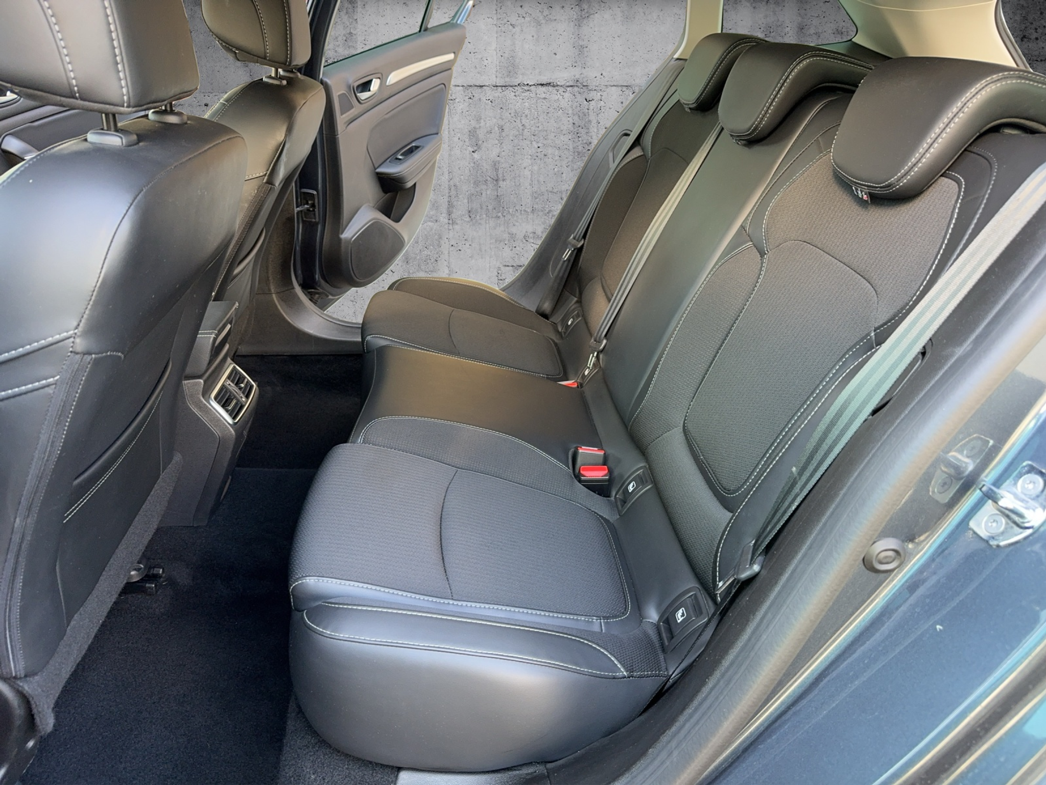 listing desktop thumbnail image 23