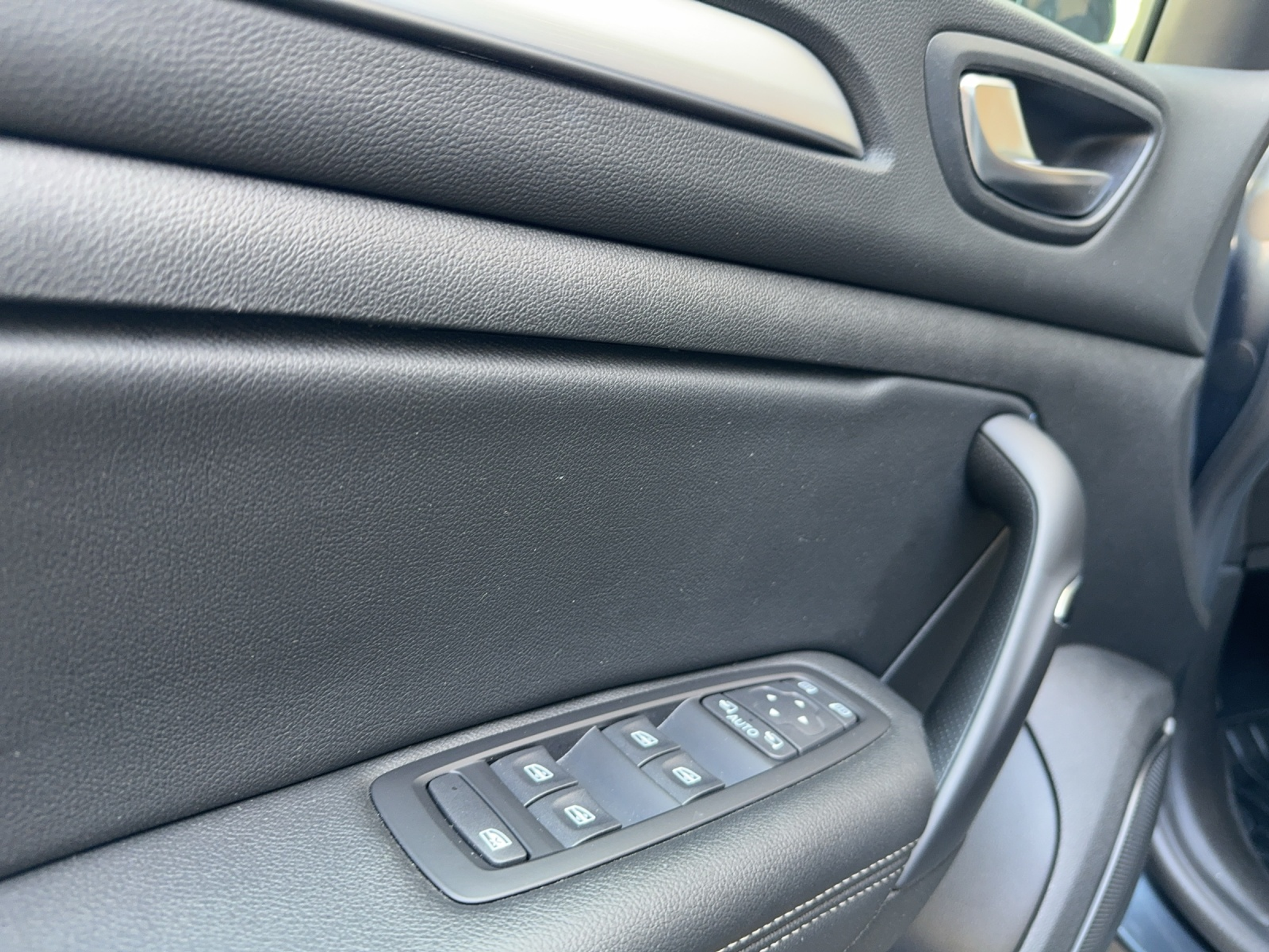 listing desktop thumbnail image 20