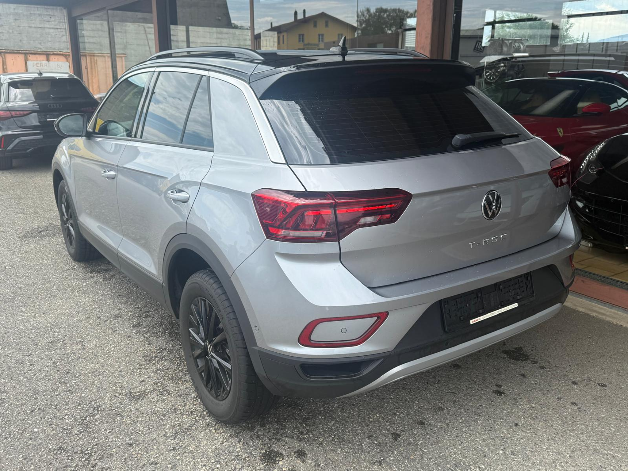 listing desktop thumbnail image 3