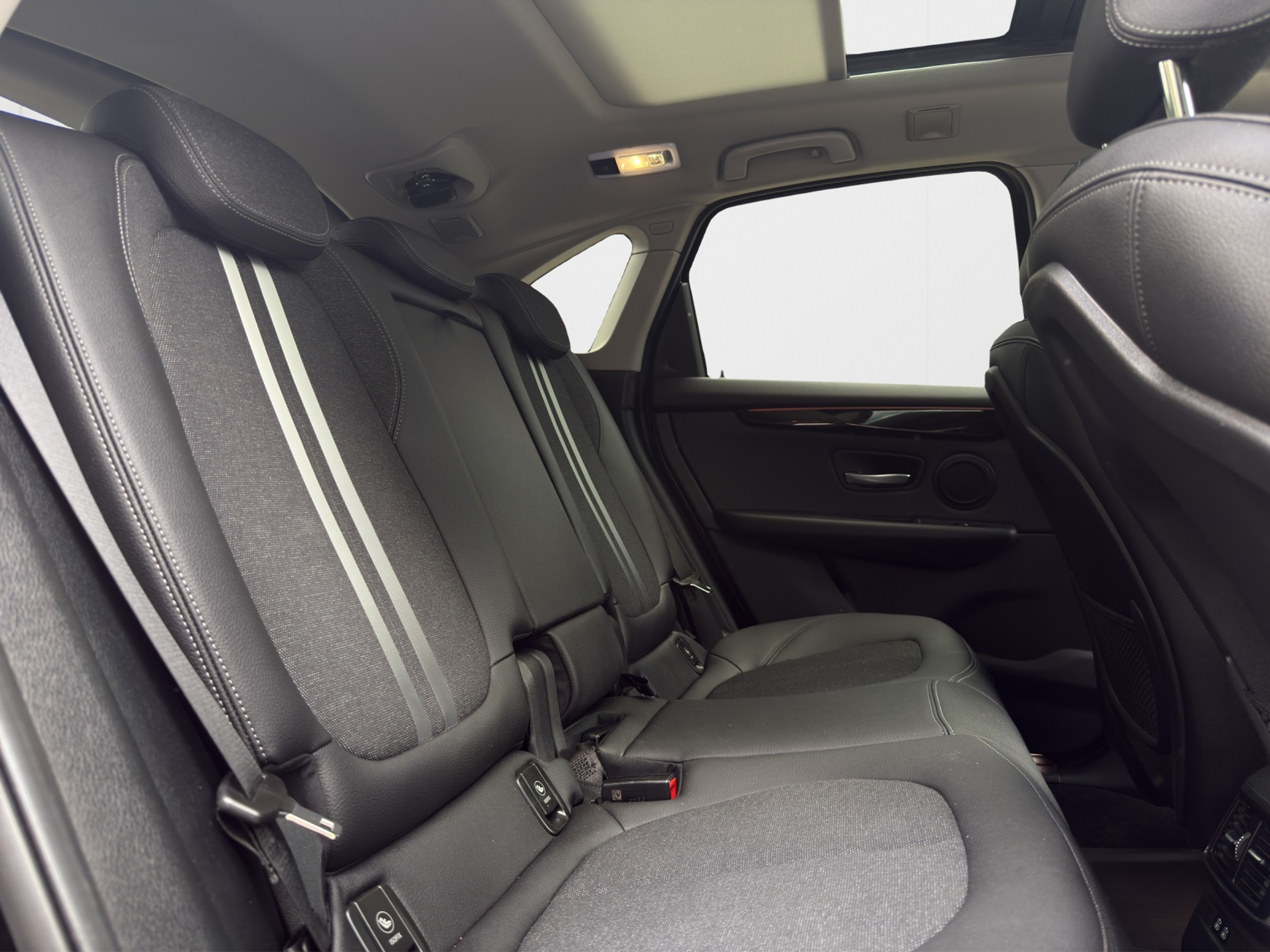 listing desktop thumbnail image 10