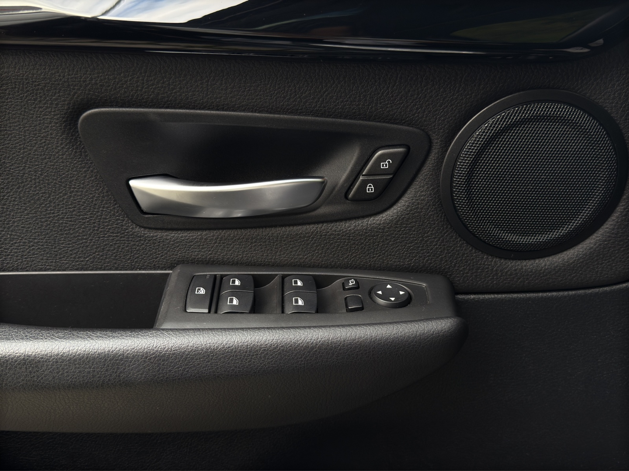 listing desktop thumbnail image 22