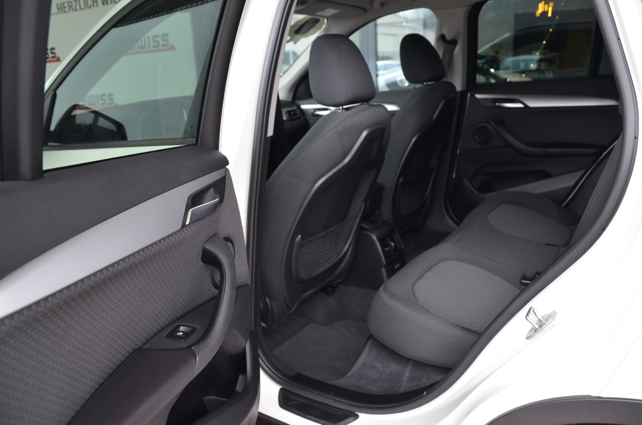 listing desktop thumbnail image 12