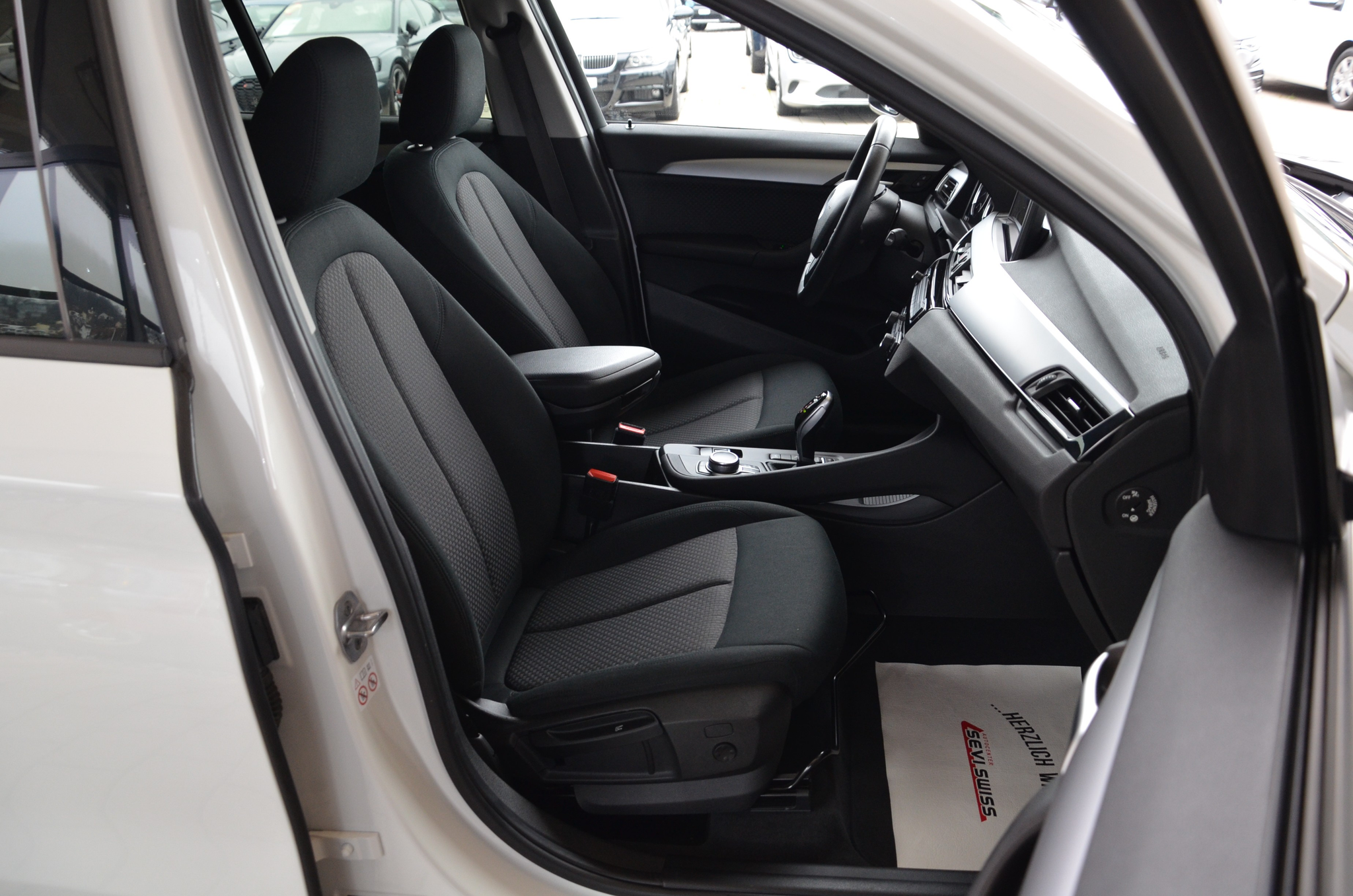 listing desktop thumbnail image 14