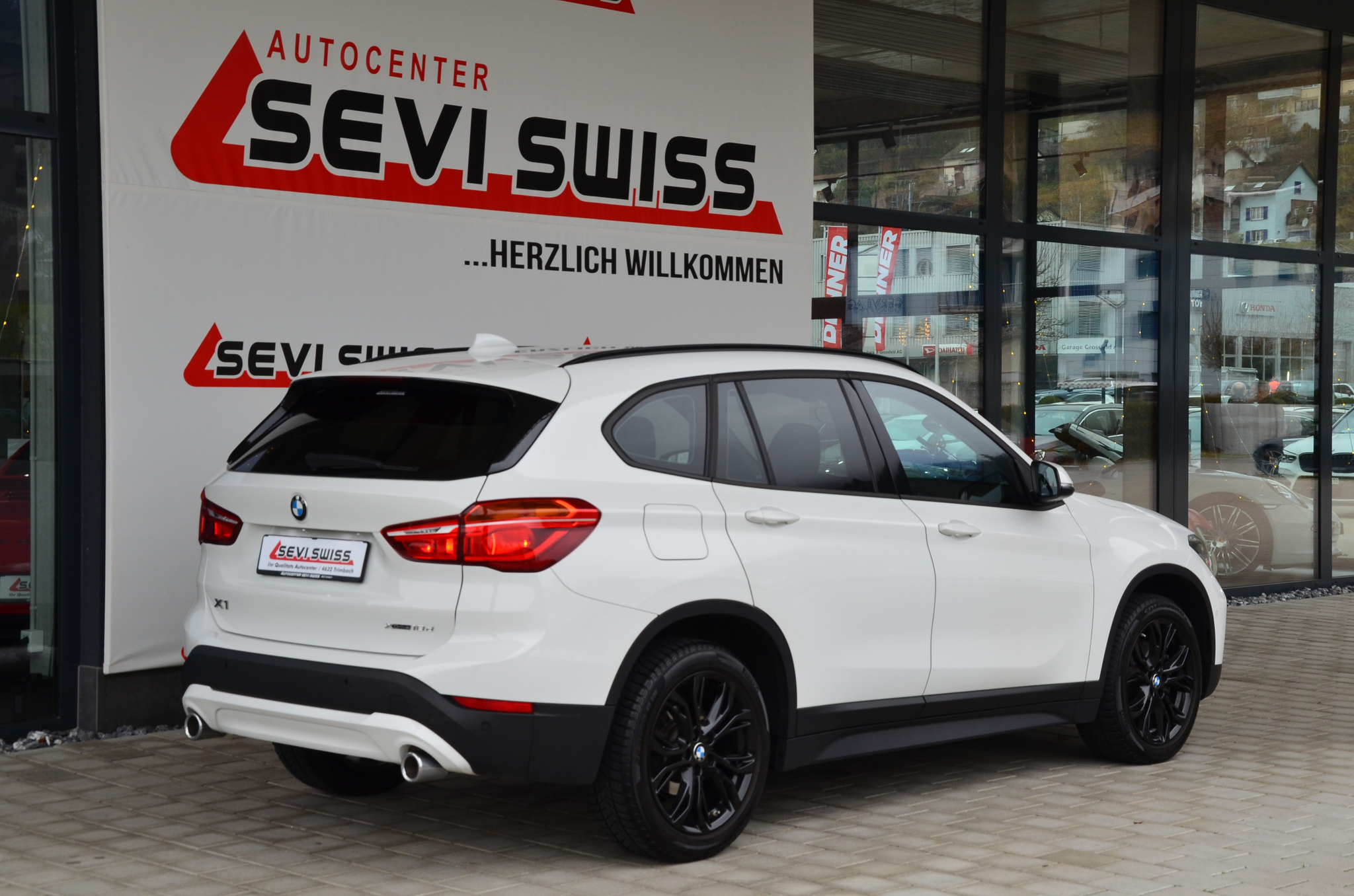 listing desktop thumbnail image 5