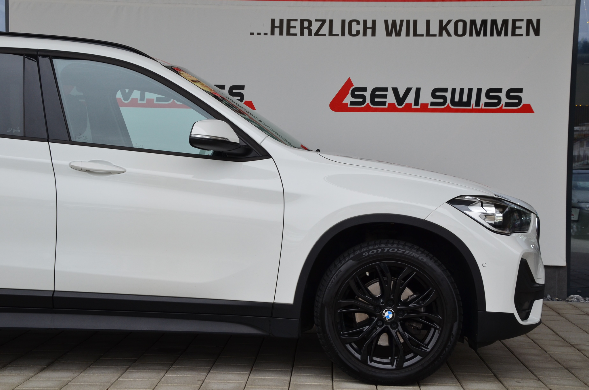 listing desktop thumbnail image 3