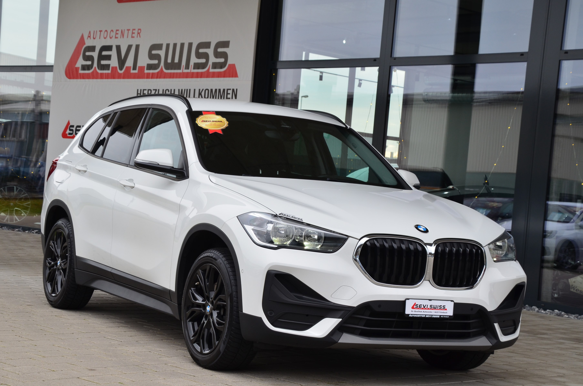 listing desktop thumbnail image 1