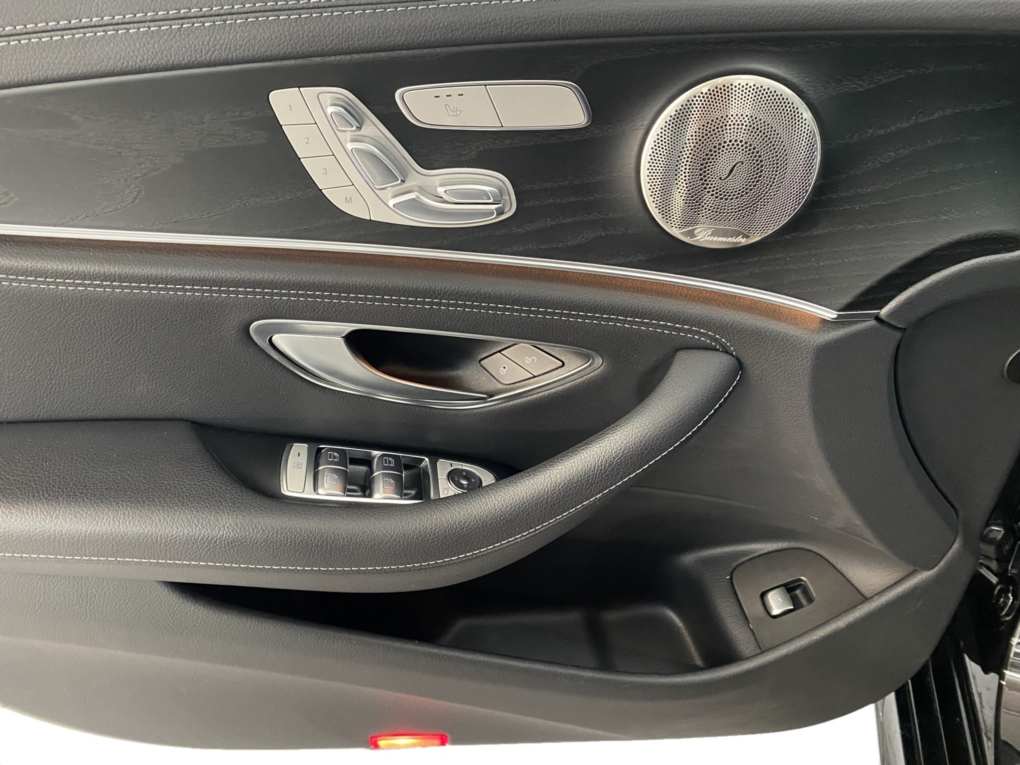 listing desktop thumbnail image 10