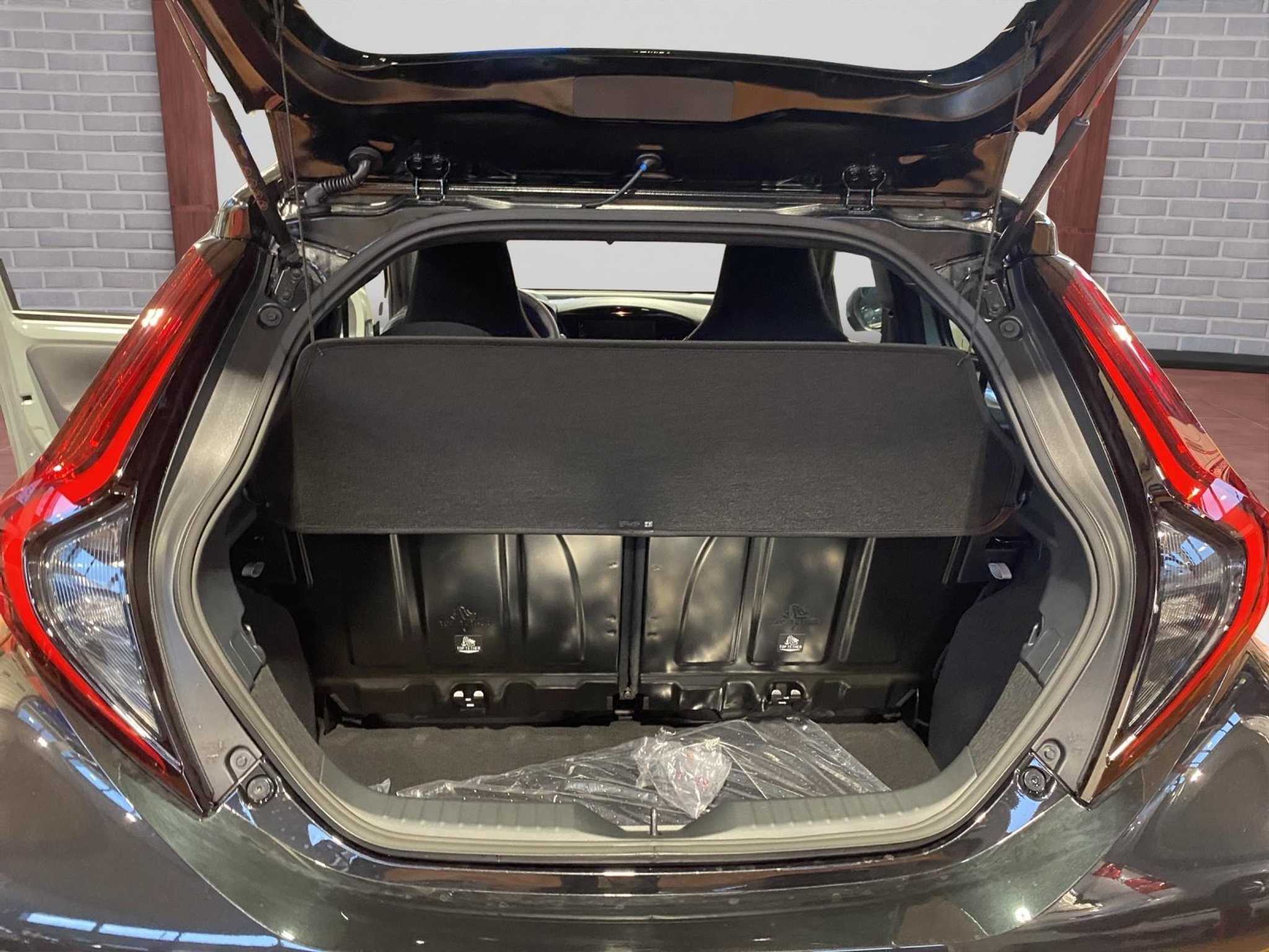 listing desktop thumbnail image 10