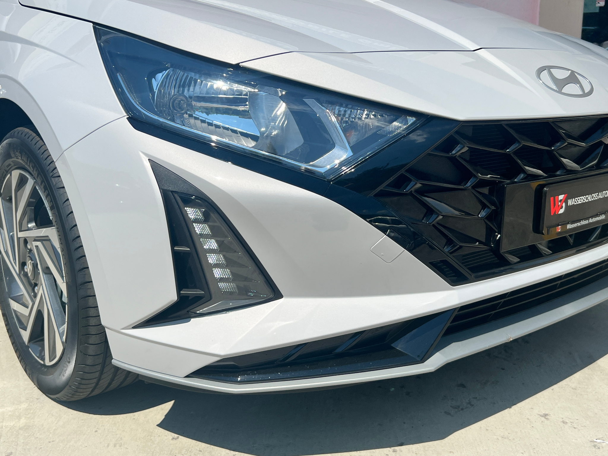 listing desktop thumbnail image 8