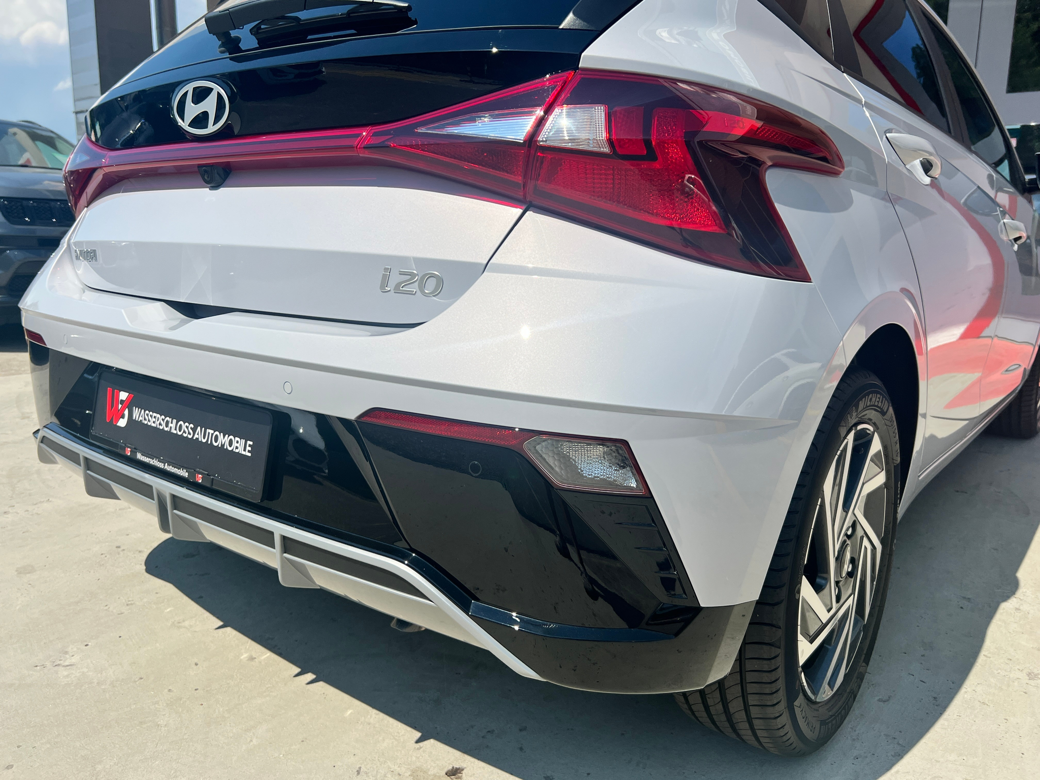 listing desktop thumbnail image 9