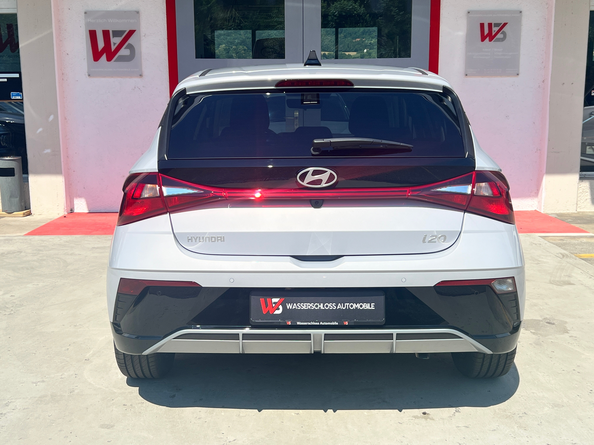 listing desktop thumbnail image 3