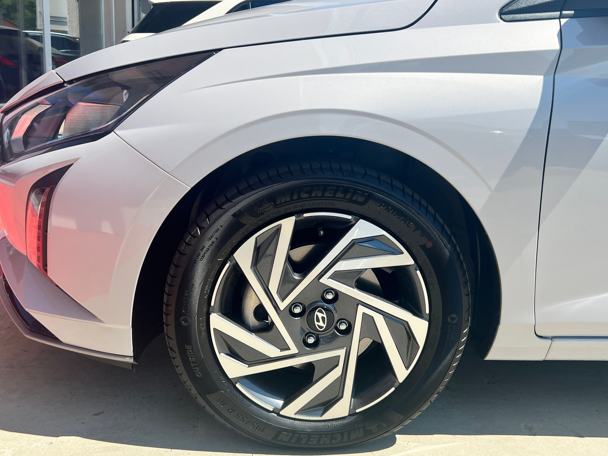 listing desktop thumbnail image 11