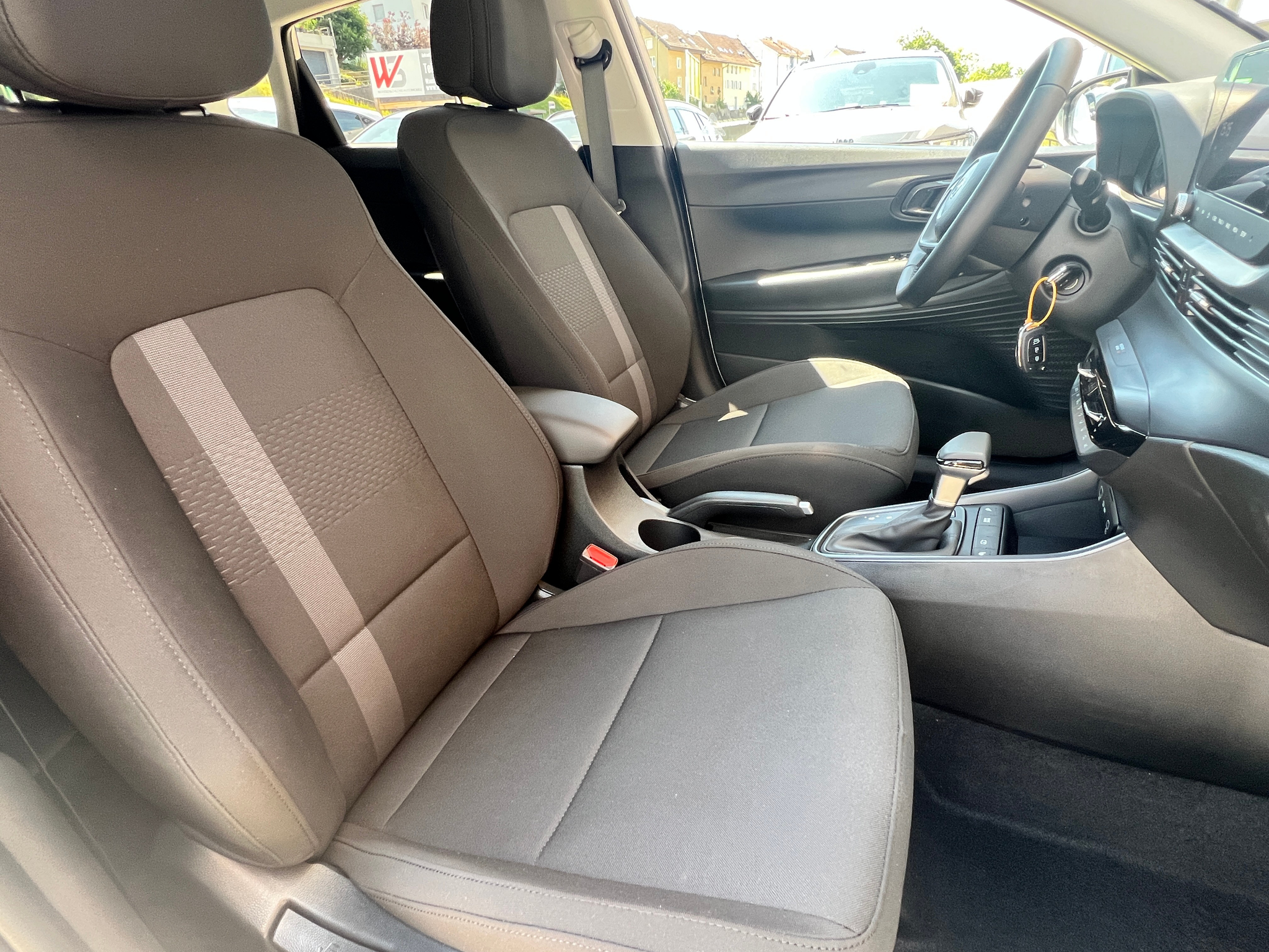 listing desktop thumbnail image 17