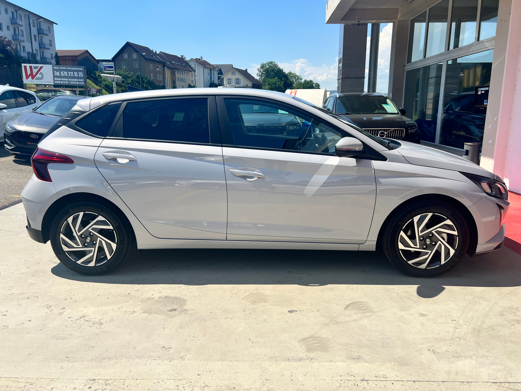 listing desktop thumbnail image 5