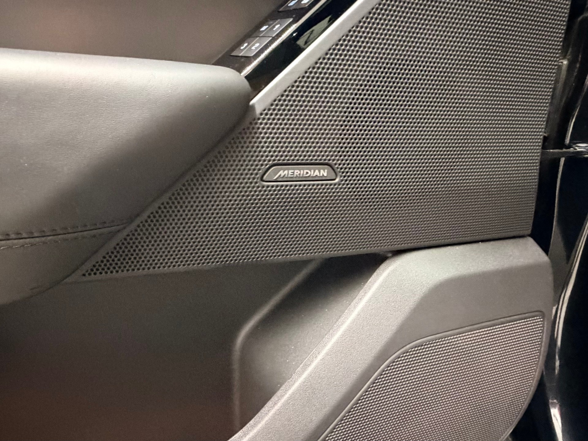 listing desktop thumbnail image 13