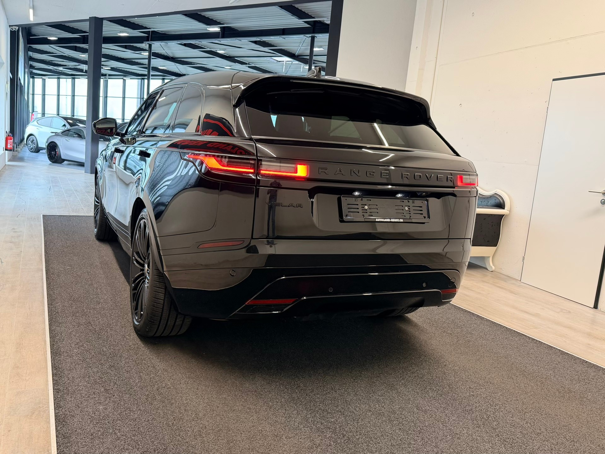 listing desktop thumbnail image 7