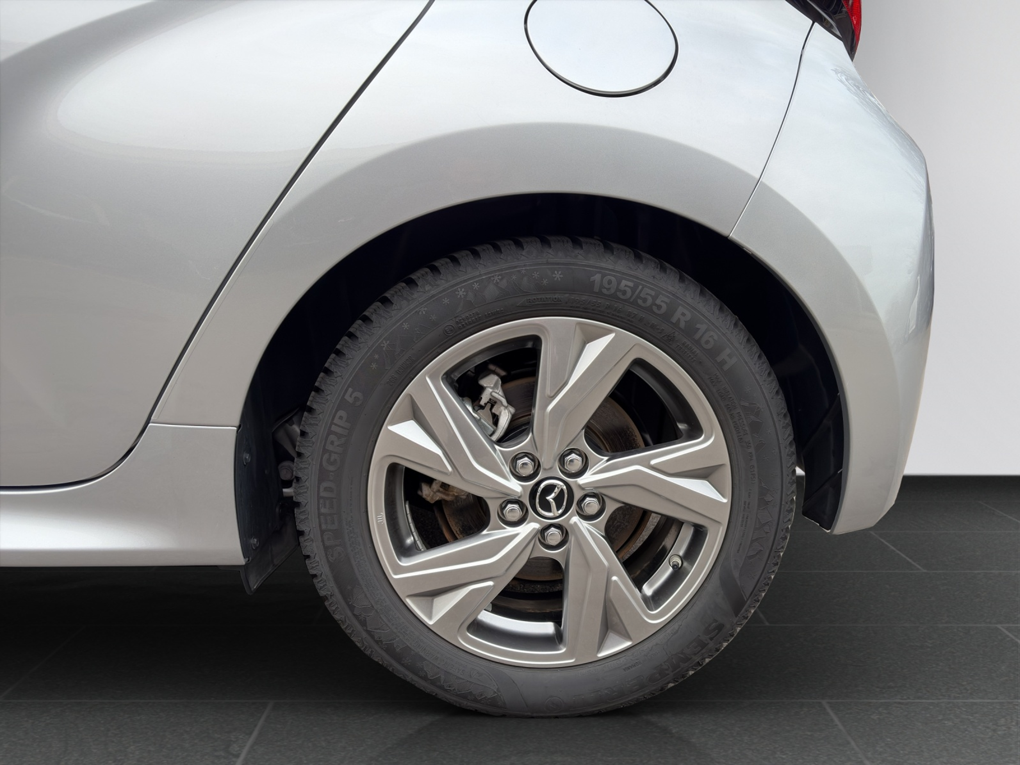 listing desktop thumbnail image 3