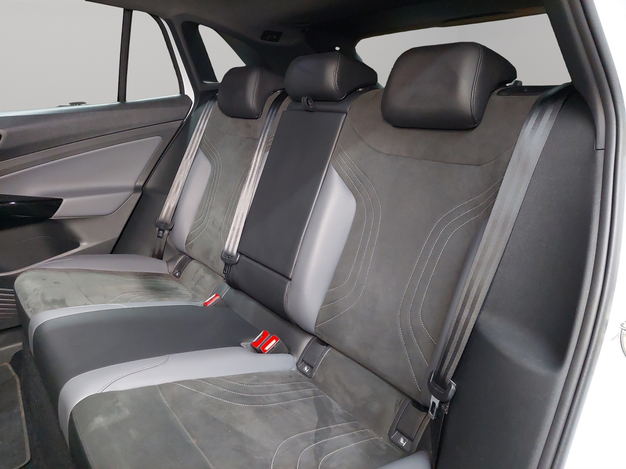 listing desktop thumbnail image 7