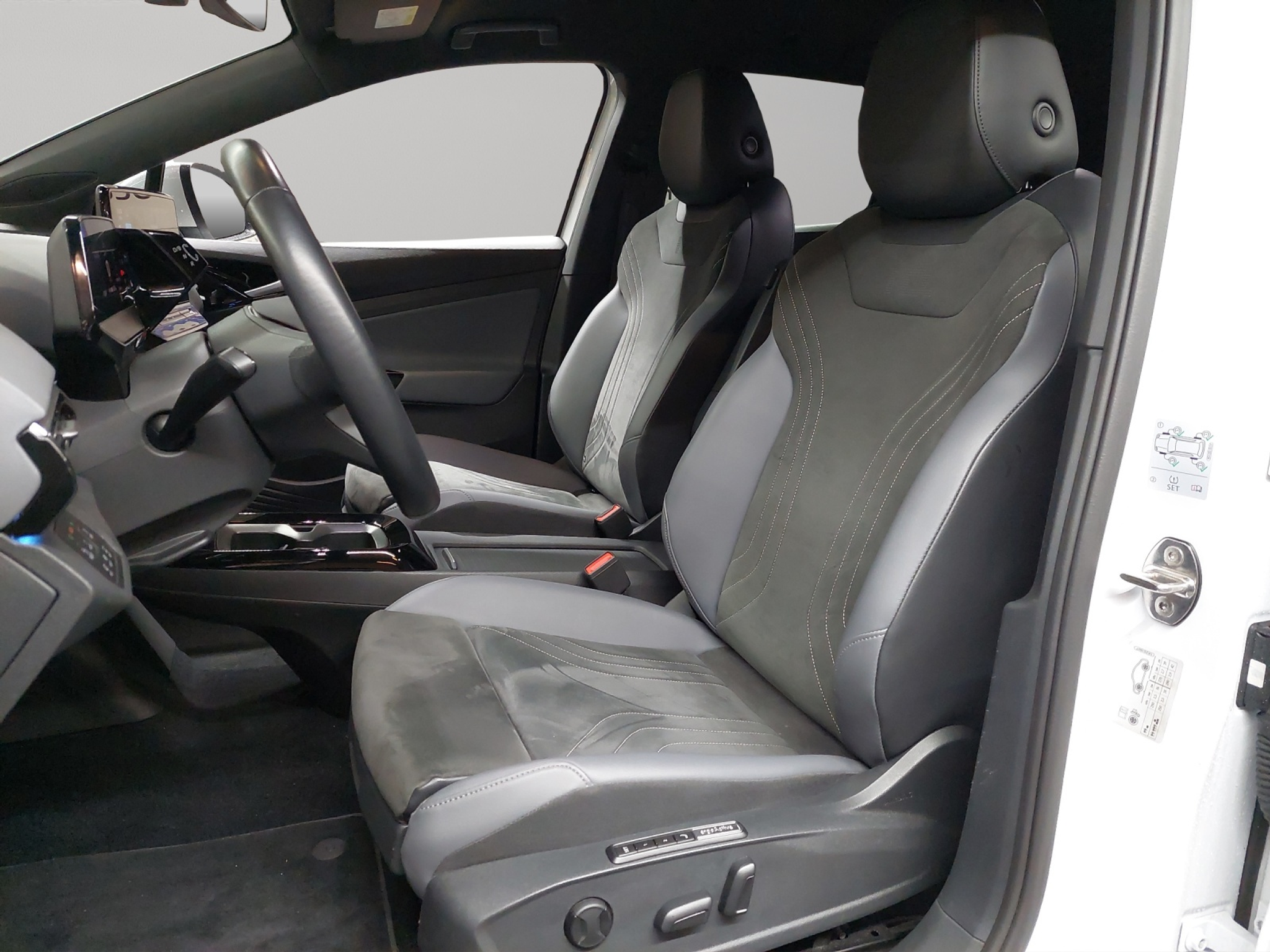 listing desktop thumbnail image 5