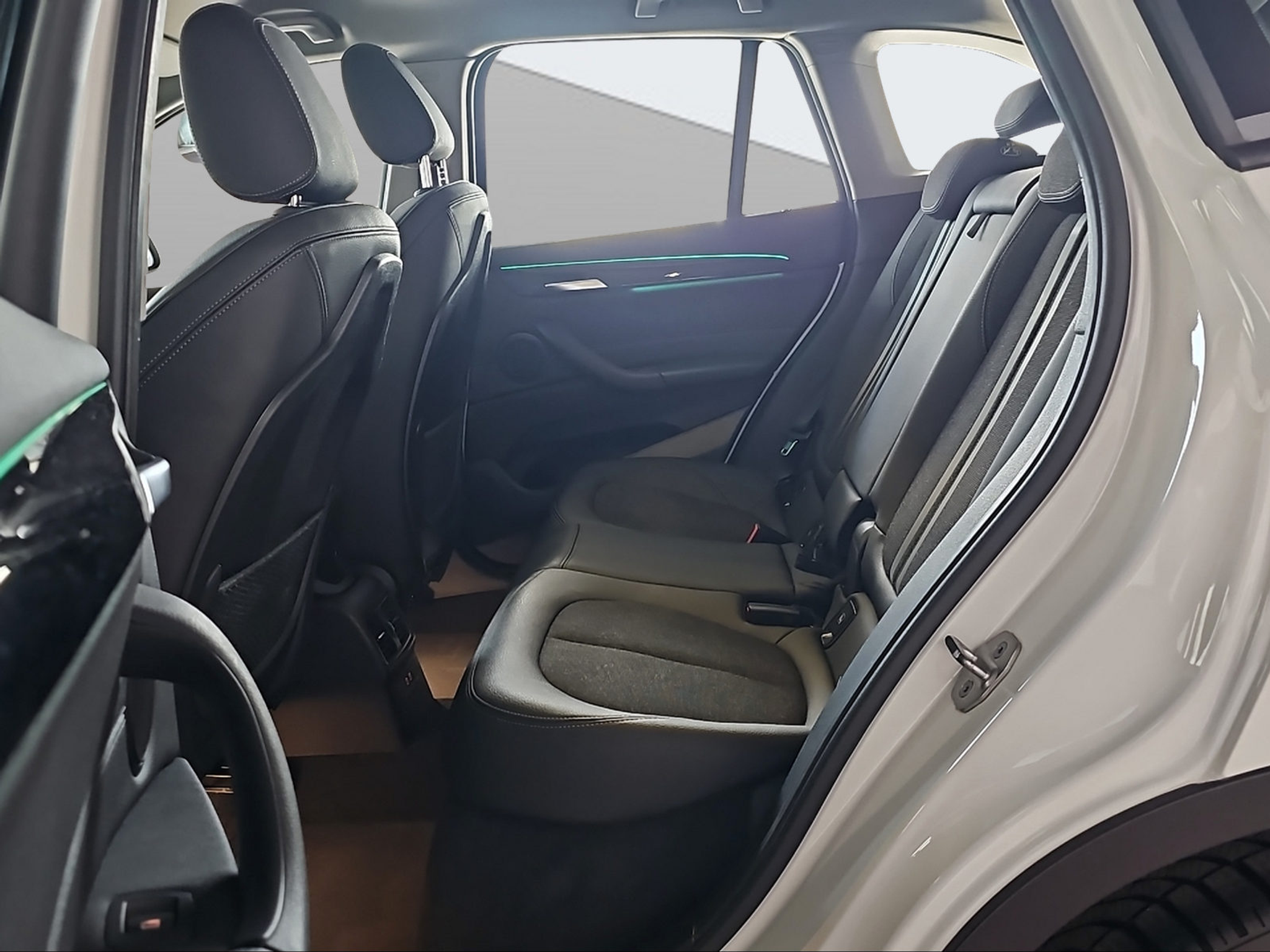 listing desktop thumbnail image 16