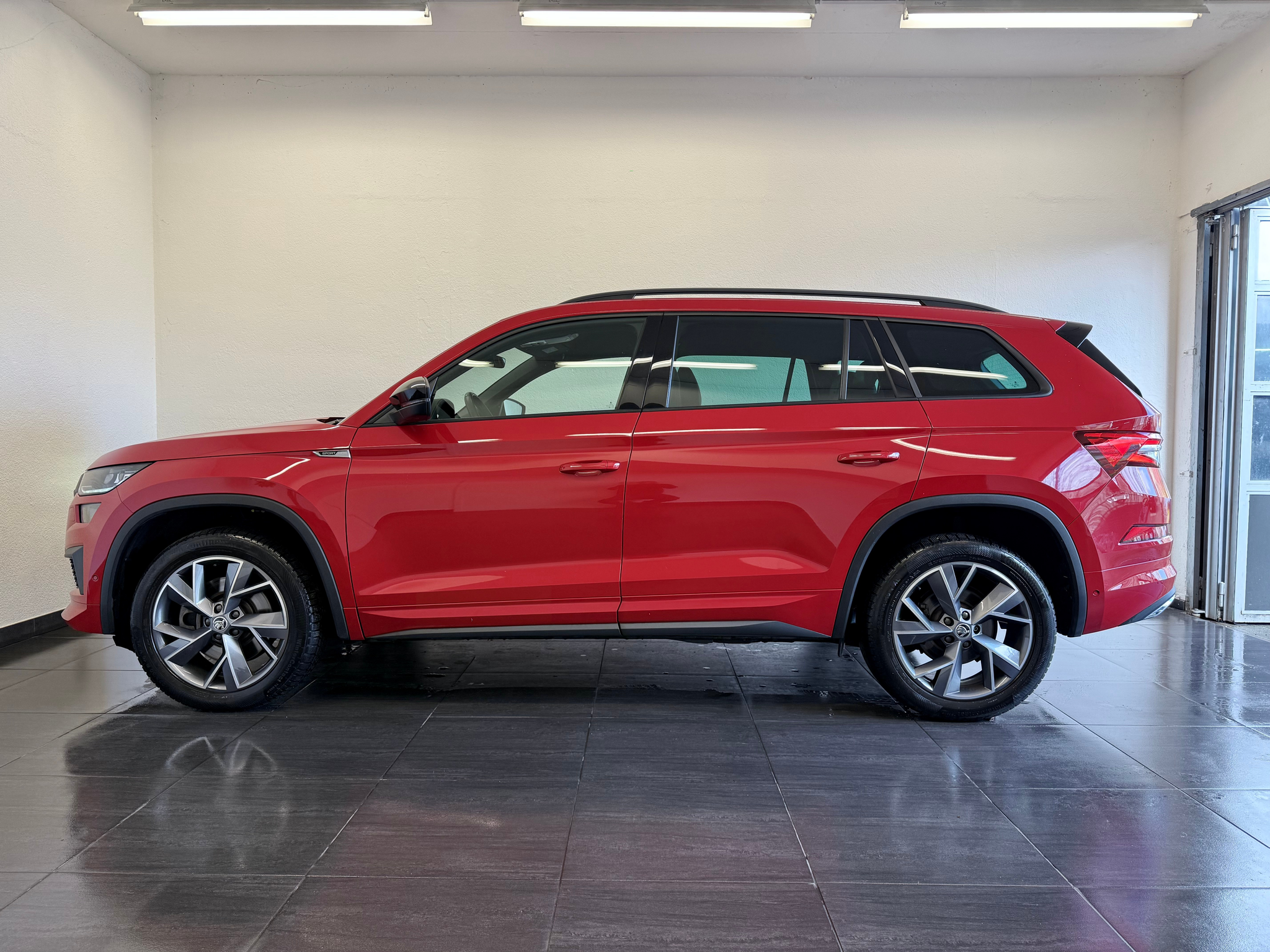 listing desktop thumbnail image 6