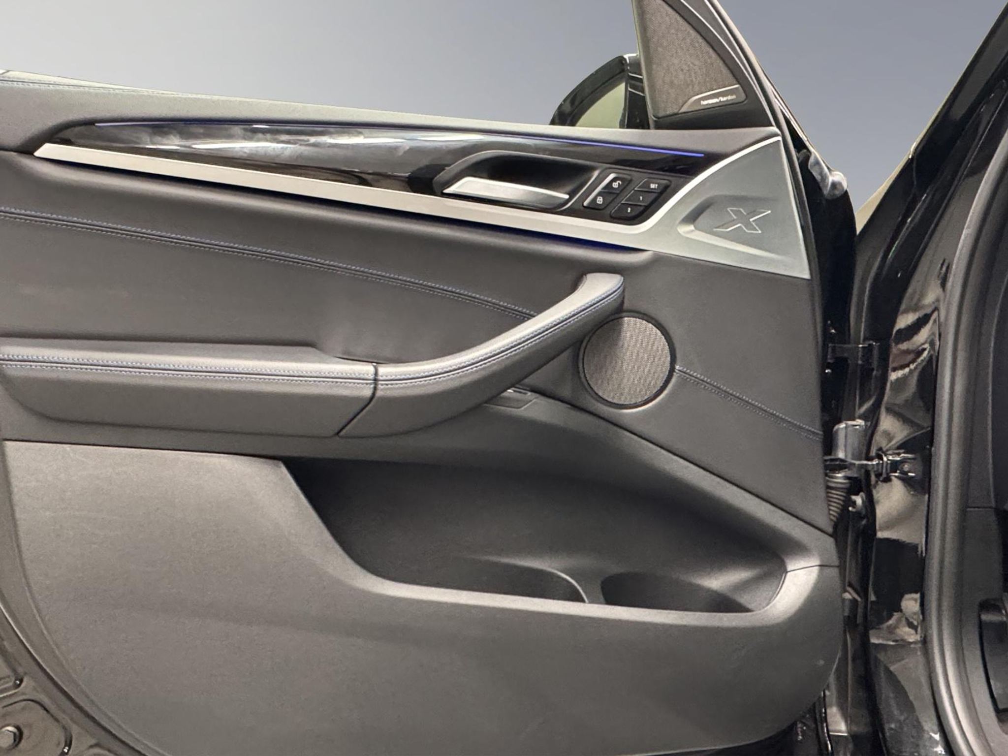 listing desktop thumbnail image 12