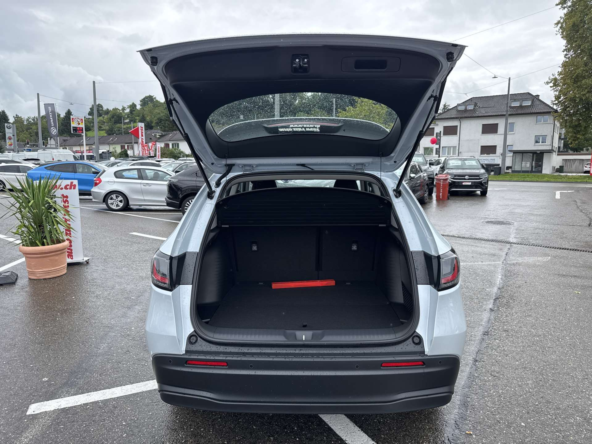 listing desktop thumbnail image 6