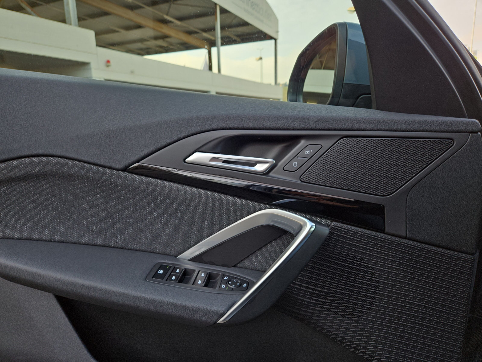 listing desktop thumbnail image 16