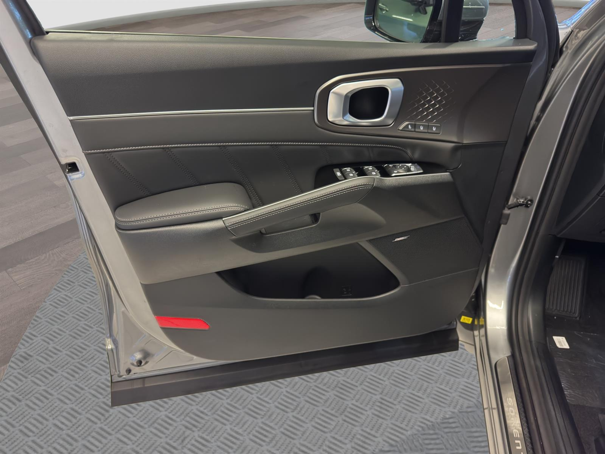 listing desktop thumbnail image 7